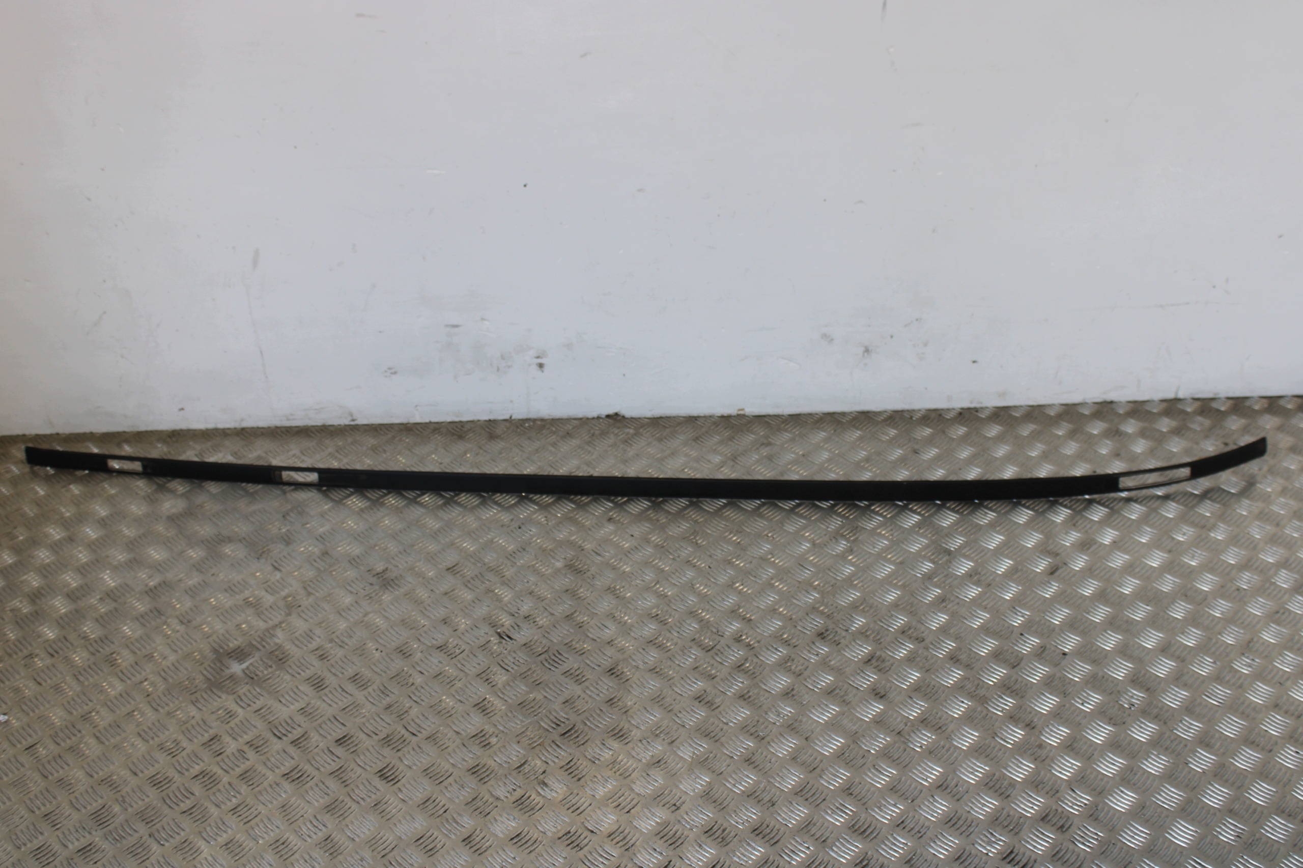 moulding roof left A2476901800 MERCEDES GLB X247