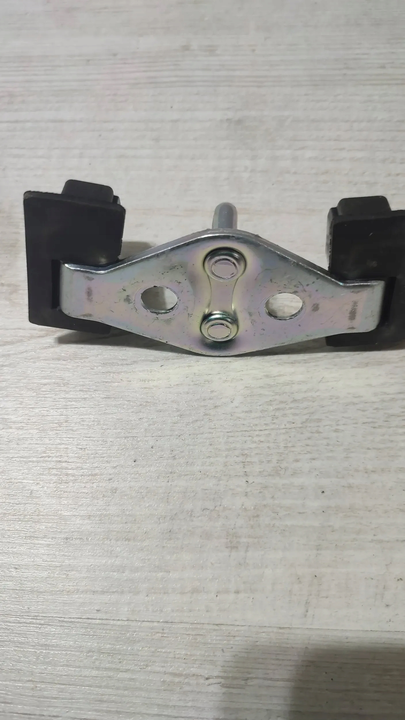 KIA Rio IV 18r lock rygiel bonnet rear part