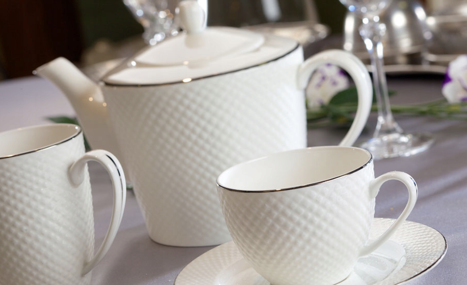 DZBANEK DO HERBATY PORCELANOWY 1.3L MLECZNA BIEL Pojemność 1.3 l