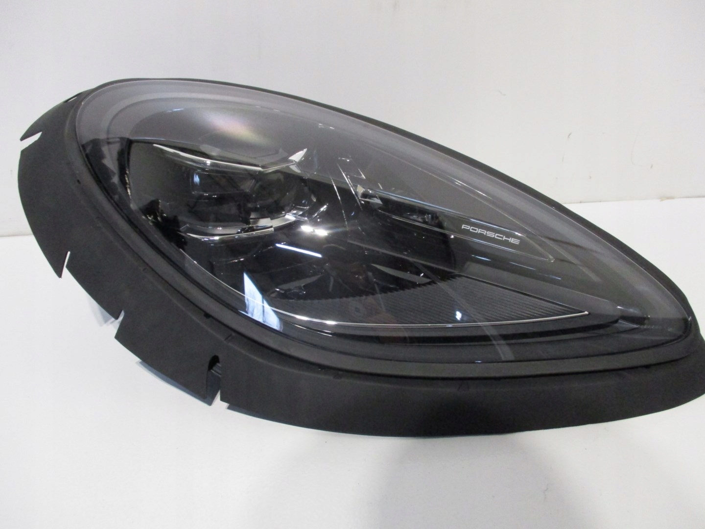 LAMPA PRAWA FULL LED MACAN 95B941016F MATRIX Wersja Europejska