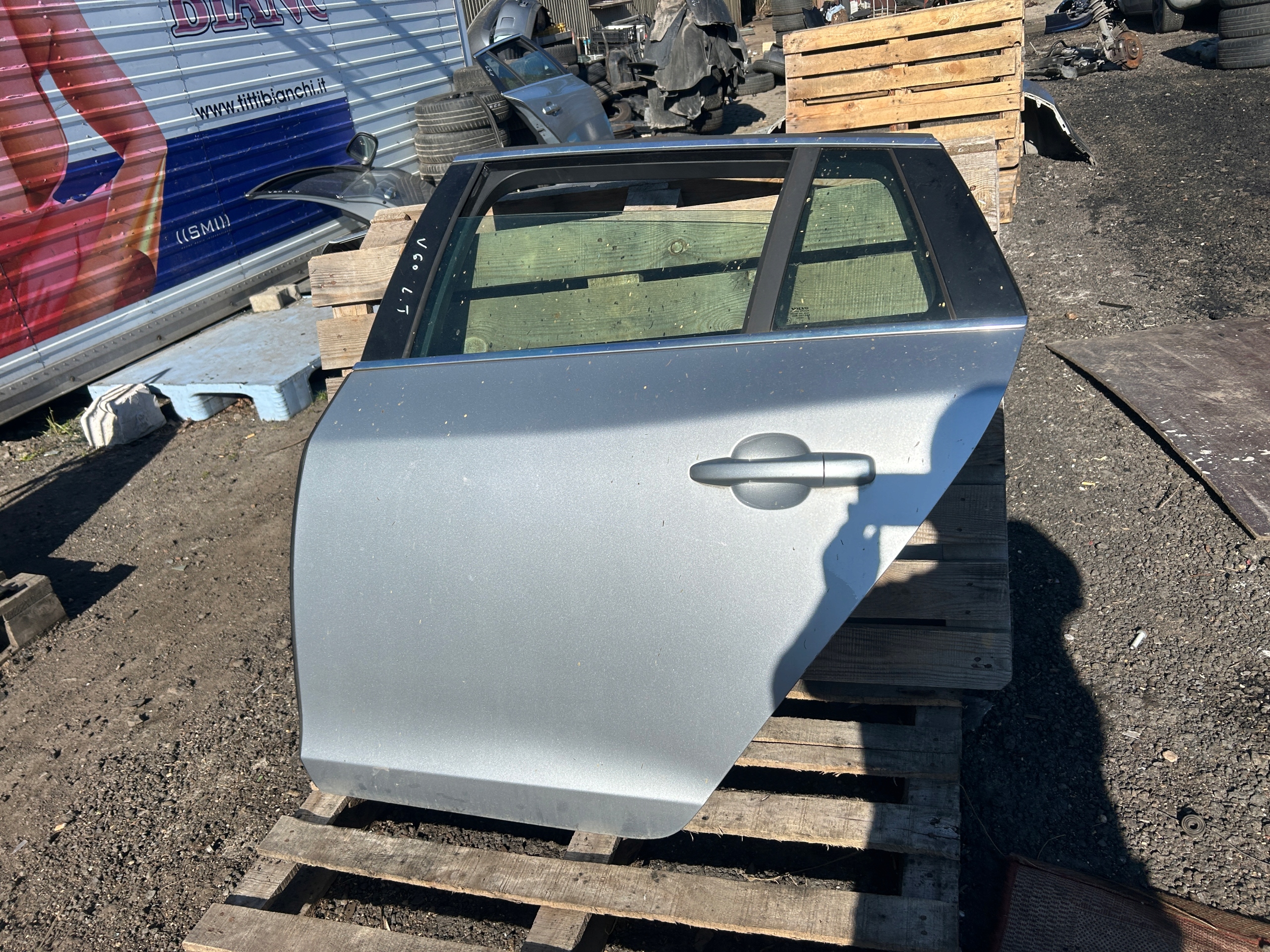 VOLVO V60 und 10-13 Tür links heck 477-46
