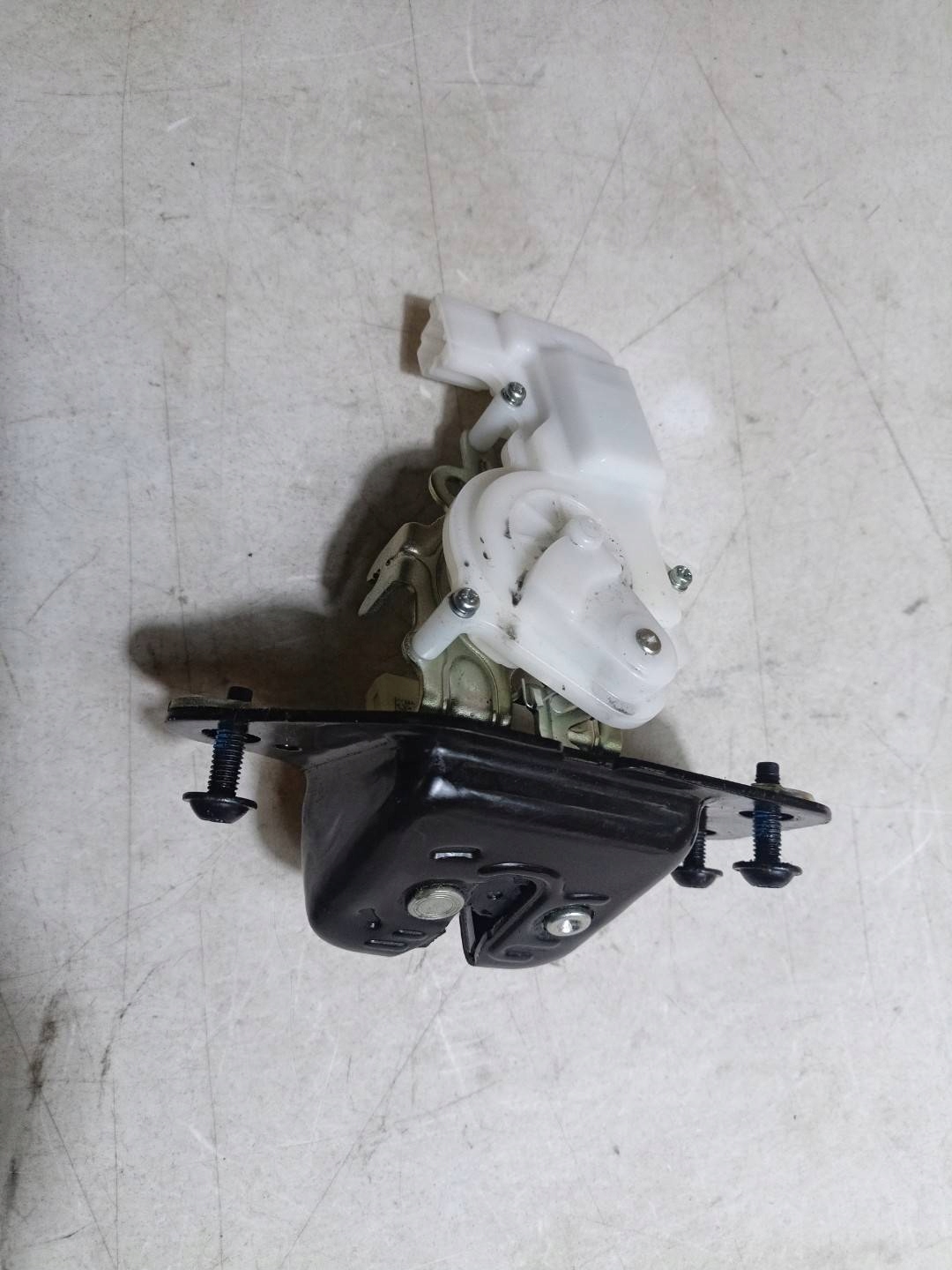 lock bonnet boot Jeep Cherokee 5 2014
