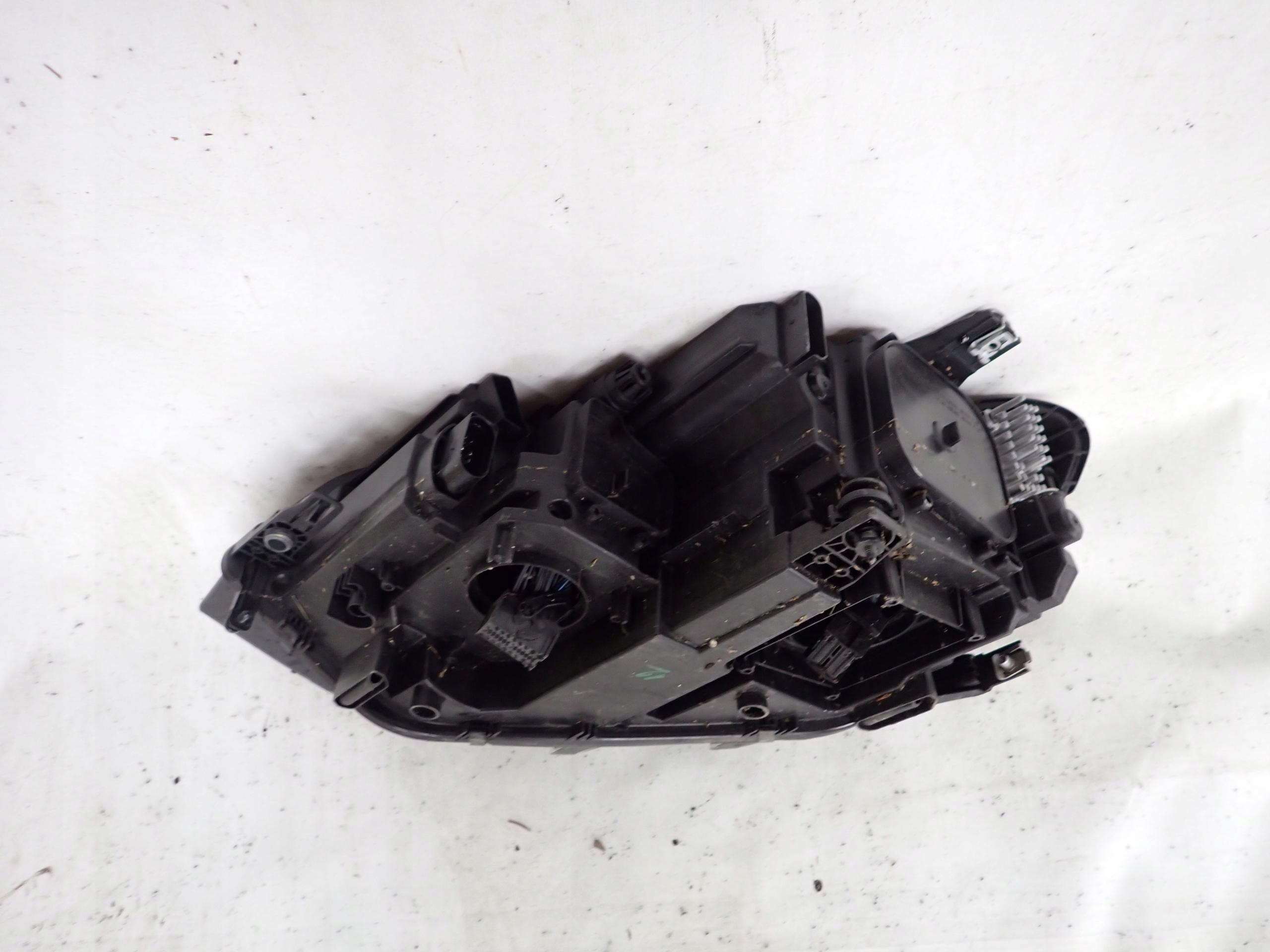 VW TOURAN II 5TB 15- FULL LED light right front