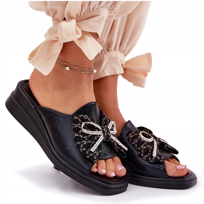 Nazouváky Na Koturně S Ozdobnou Mašličkou Jezzi Černé 39