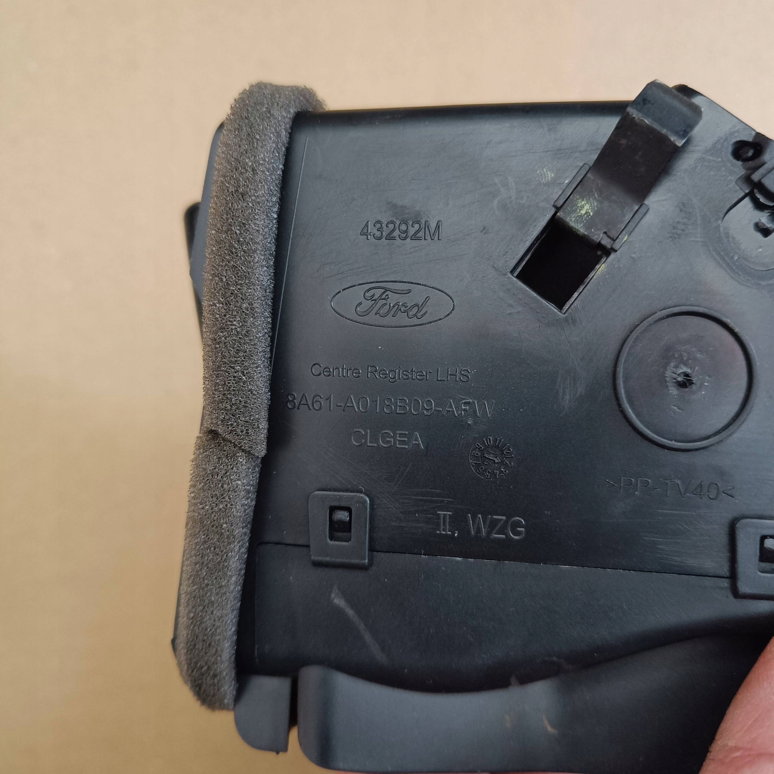 FORD FIESTA MK7 LIFT grid air conditioning devices central left