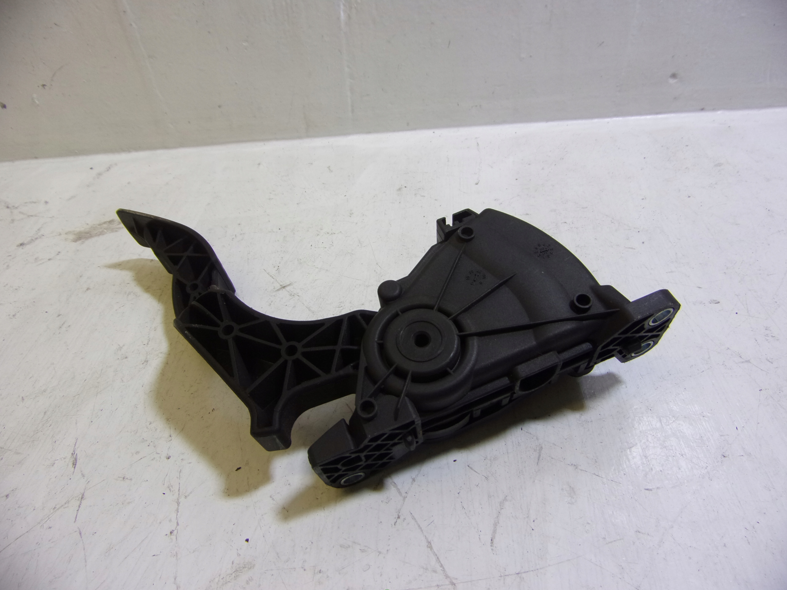 accelerator pedal FORD FIESTA MK 6 1.6 TDCI 2S61-9F836-AA