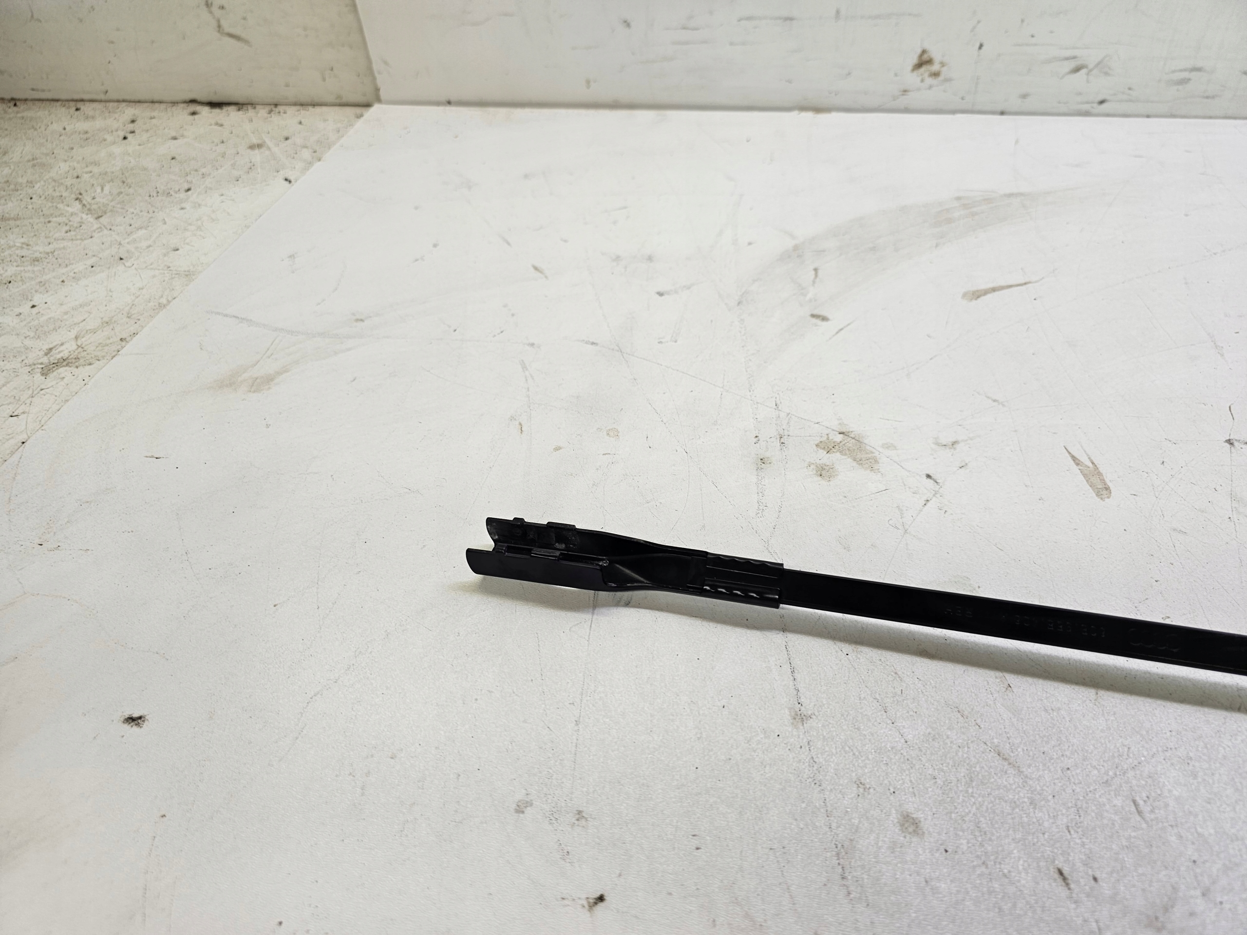 wiper arm right AUDI Q3 F3 83B955408A