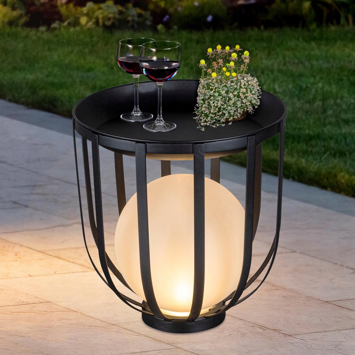 Záhradný stolík s Led guľovou lampou