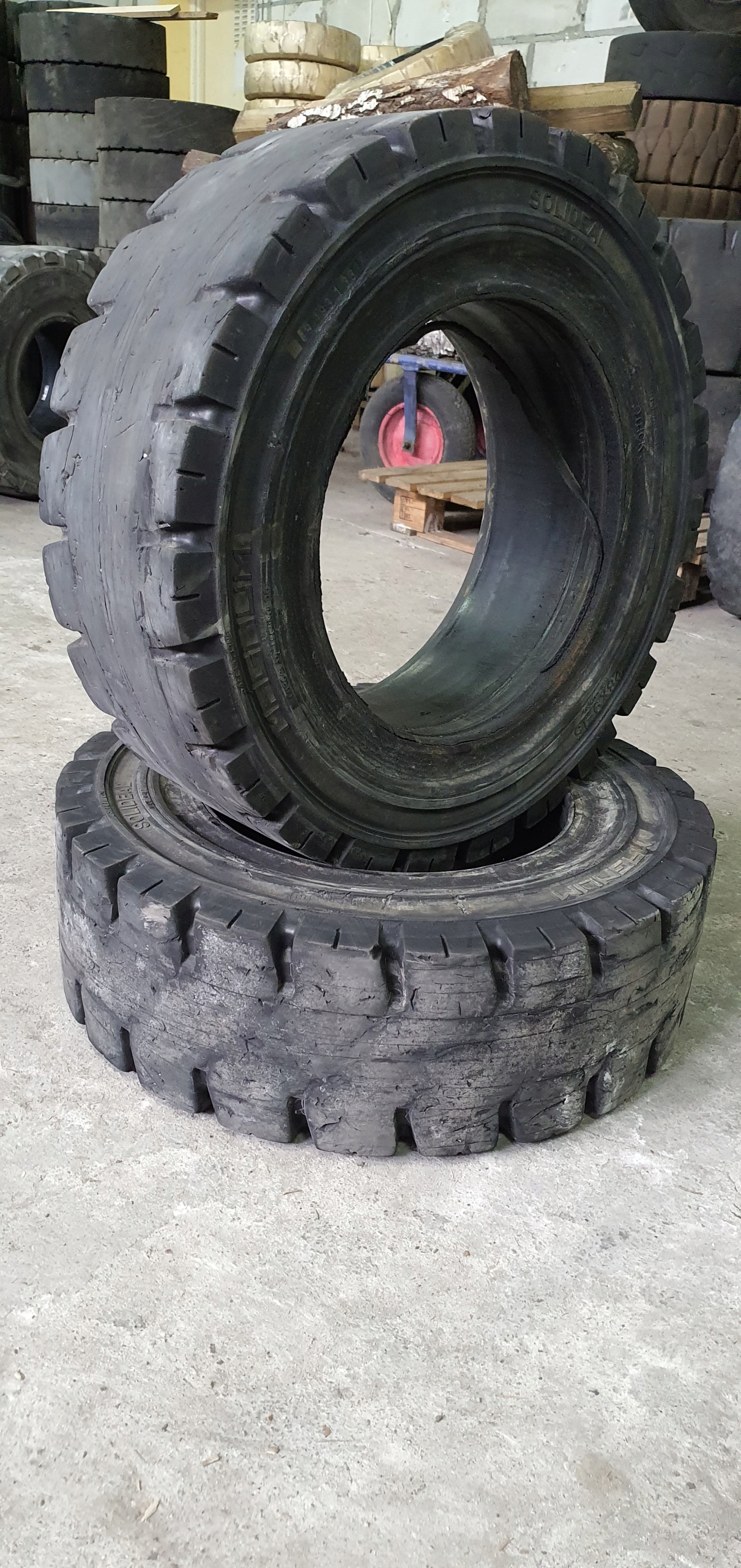 Opona pełna 28x9-15 8.15-15 Solideal do wózka widlak