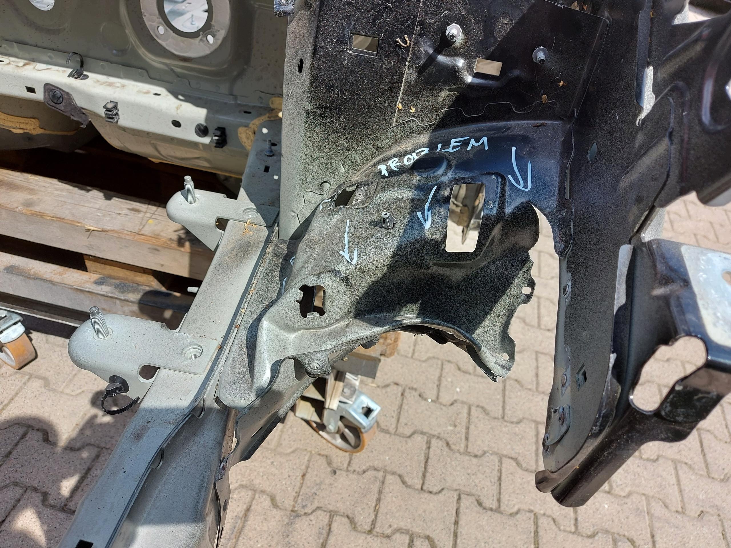 Peugeot 5008 III E5008 quarter left front front oryg