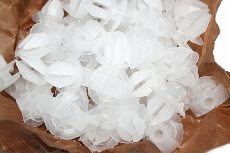 SPINKA NAKŁADKI BOCZKA SŁUPKA TYŁ - FIAT 125p Numer katalogowy części 4027451