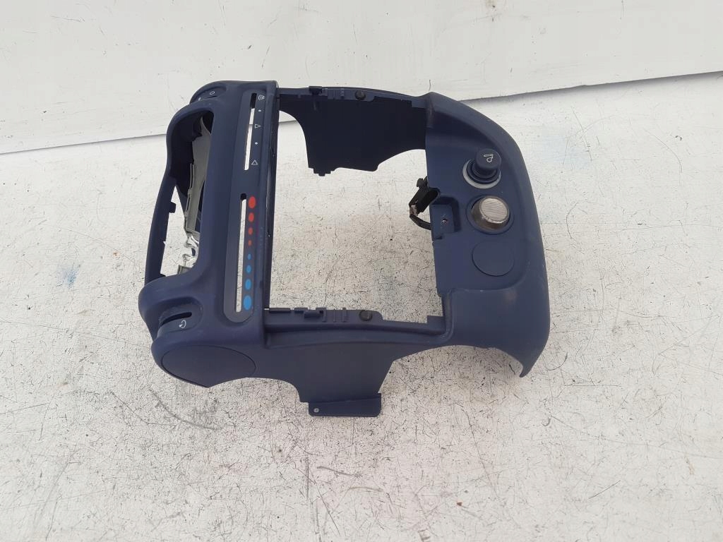 RAMKA OSŁONA RADIA SMART CITY-COUPE FORTWO Jakość części (zgodnie z GVO) O - oryginał z logo producenta pojazdu (OE)