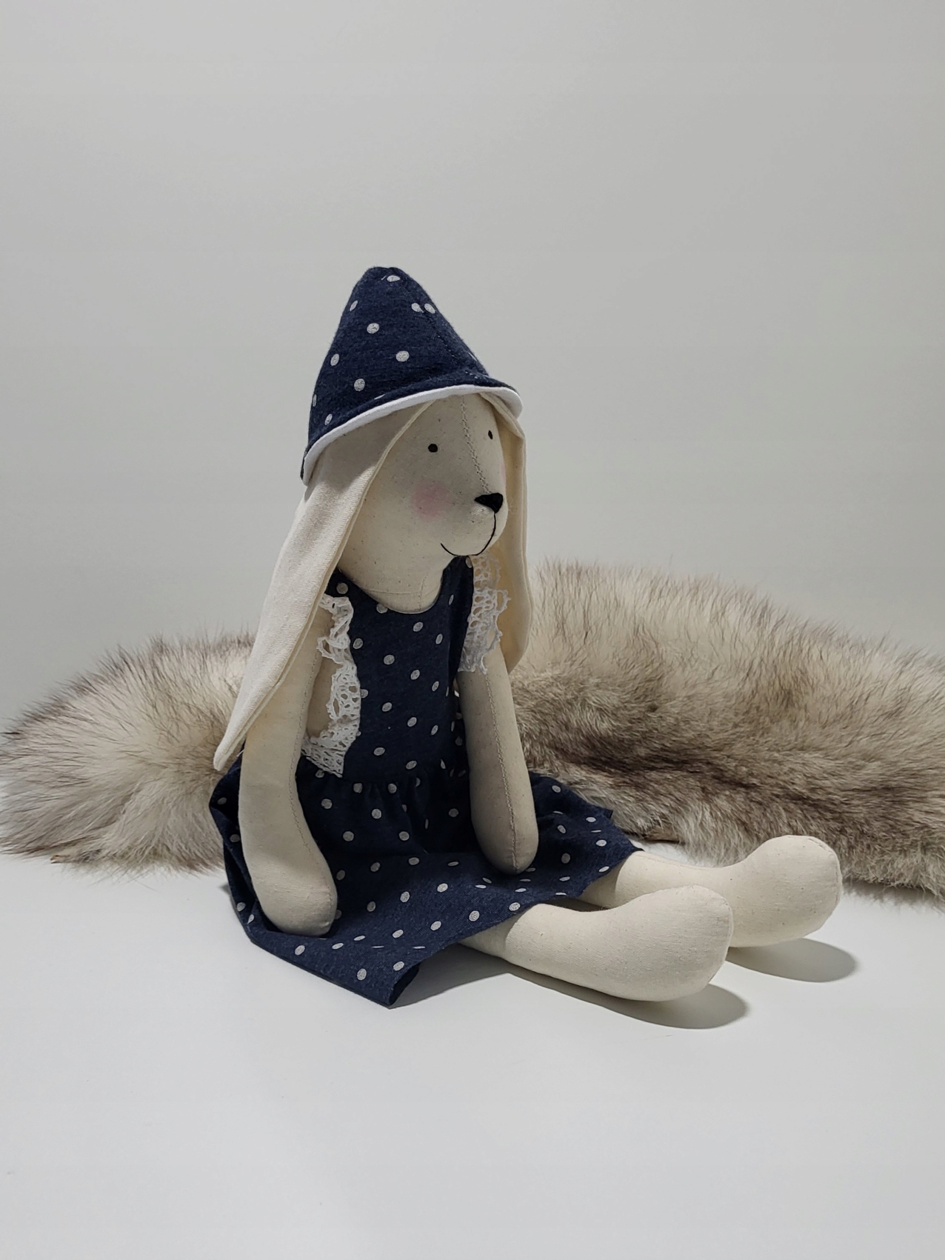 Králík s výšivkou, králíček s personalizací plyšák zajíc tilda ruční práce