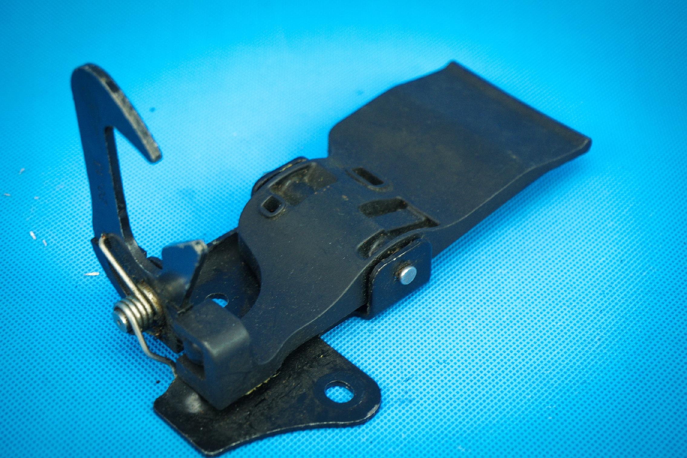 Rygiel bonnet latch lock Audi A8 S8 4H 4H0823485C