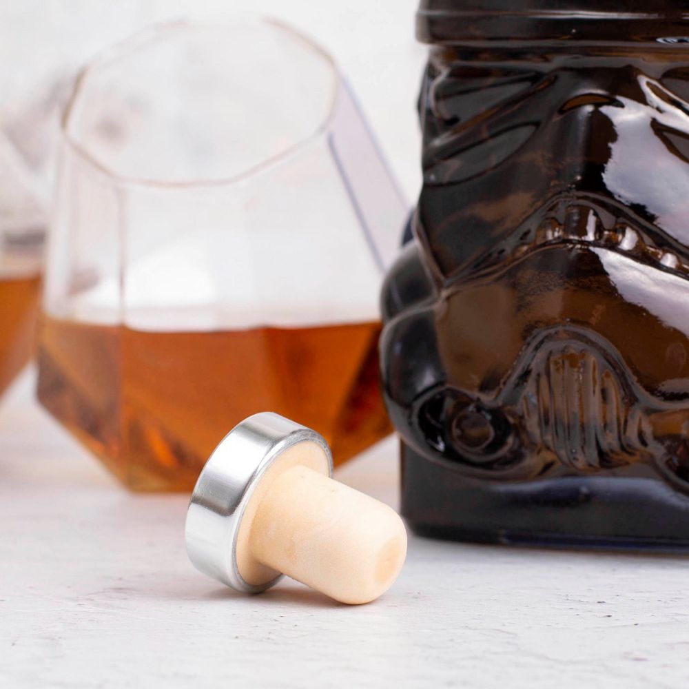 Czarna Karafka do Whisky STORMTROOPER STAR WARS Pojemność 0.75 l