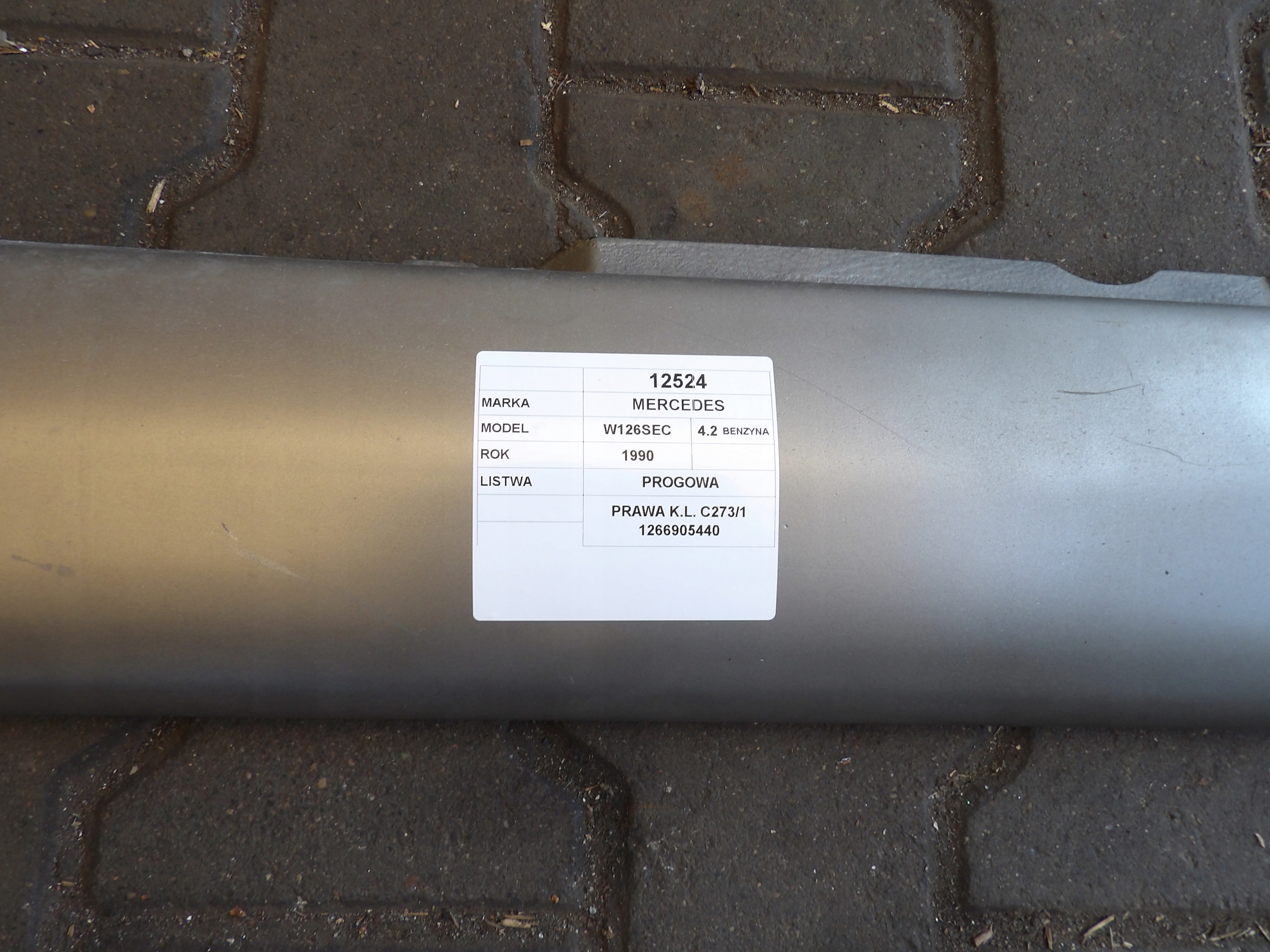 Mercedes W126 Coupe moulding threshold right lak. C273/1