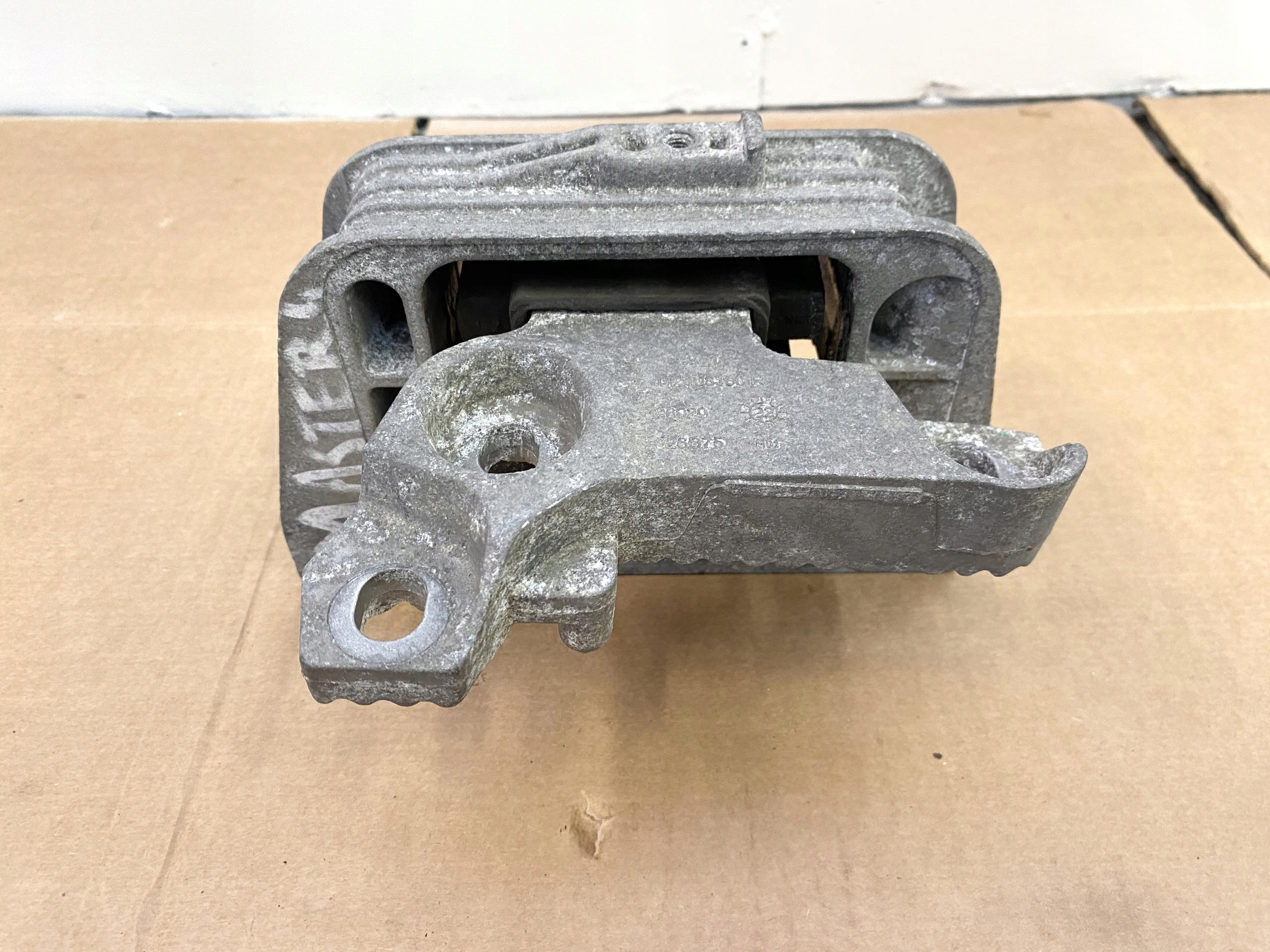 MASTER 3 and 4 MOVANO B NV400 2.3dci 10- holder engine mount right