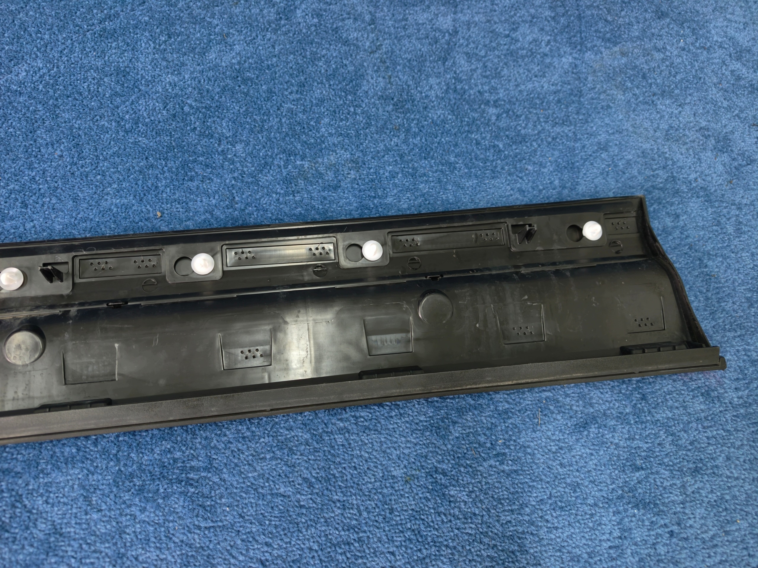 VOLVO XC40 2017- lower moulding exterior door right front OE 31448317