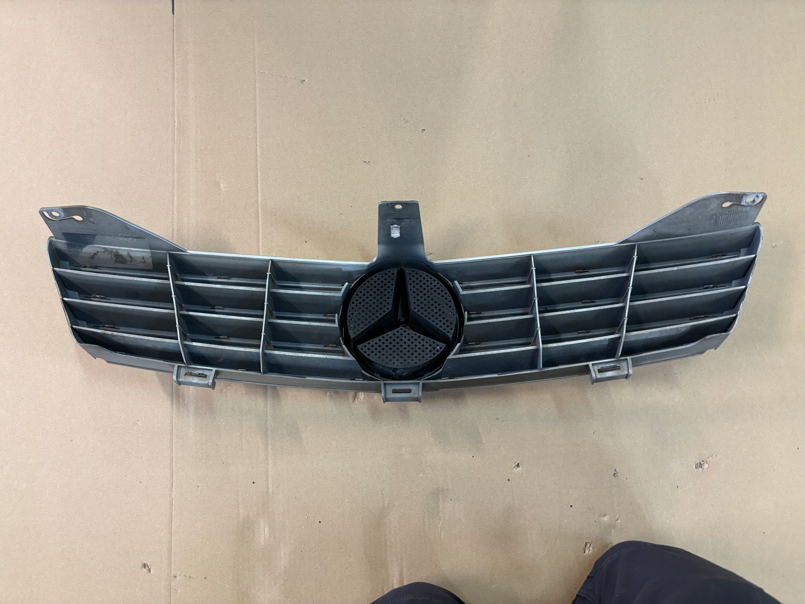 ATRAPA GRILL MERCEDES CLS W219 C219 A2198800083 Producent części Mercedes-Benz OE