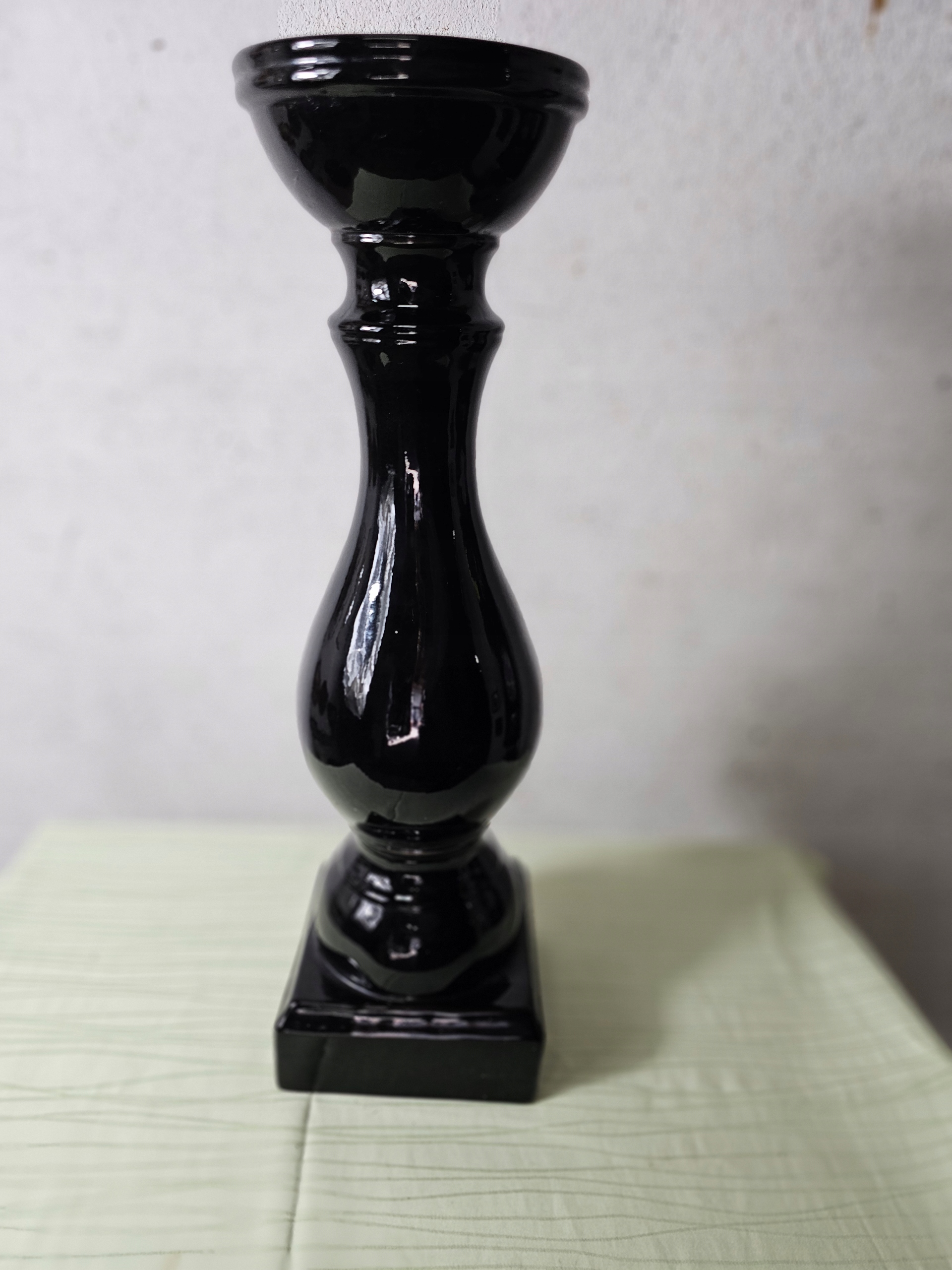 czarny ceramiczny postument 48cm