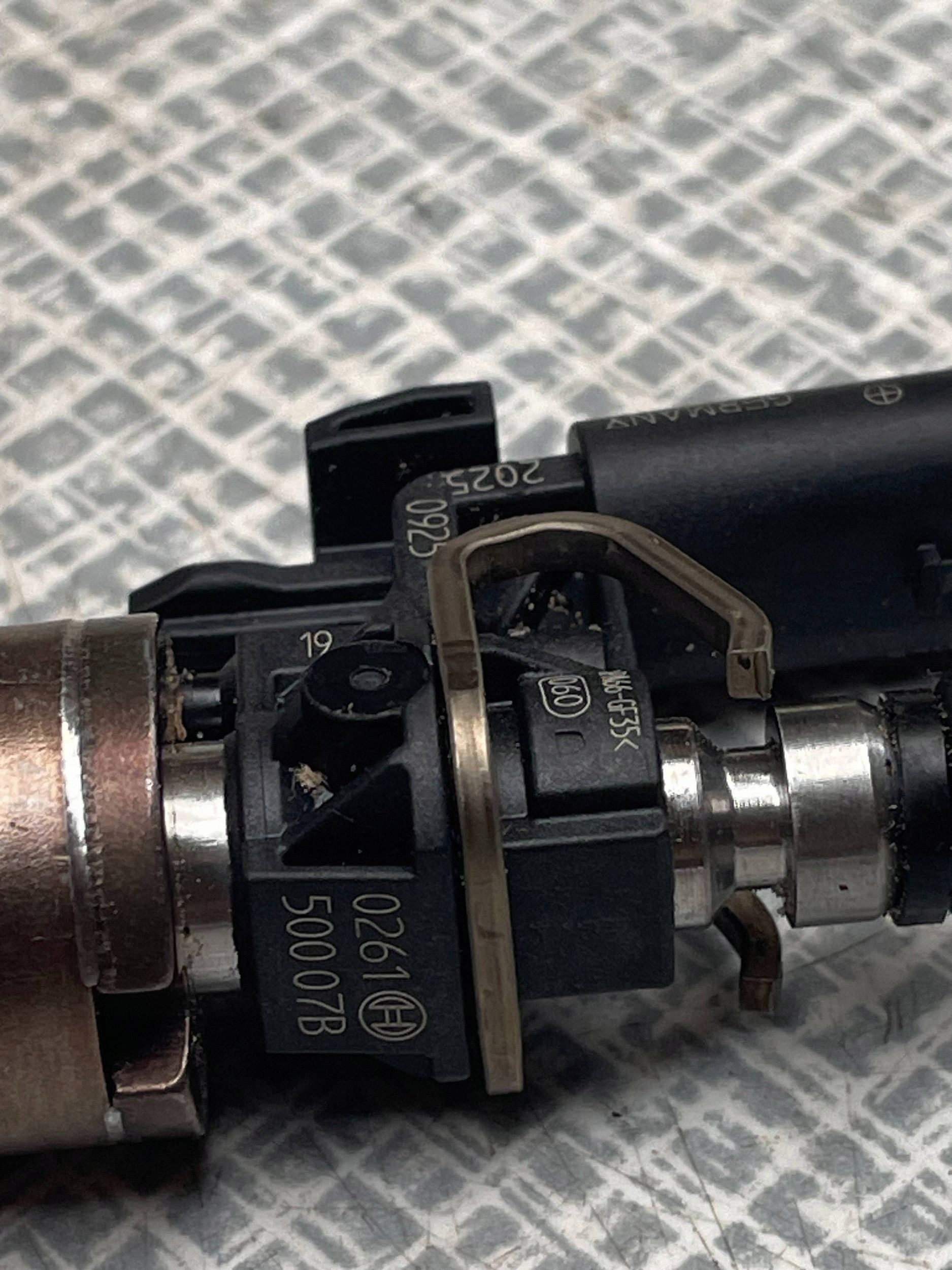 injector VOLKSWAGEN TAIGO 05C036E original @A