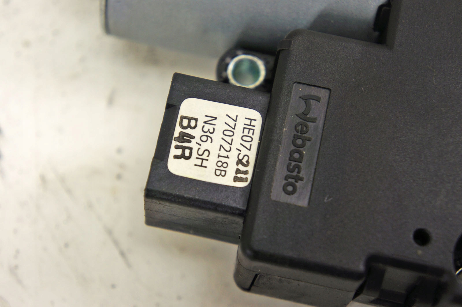 KY166 Hyundai Veloster I Silniczek Szyberdachu Part number KH53 80000