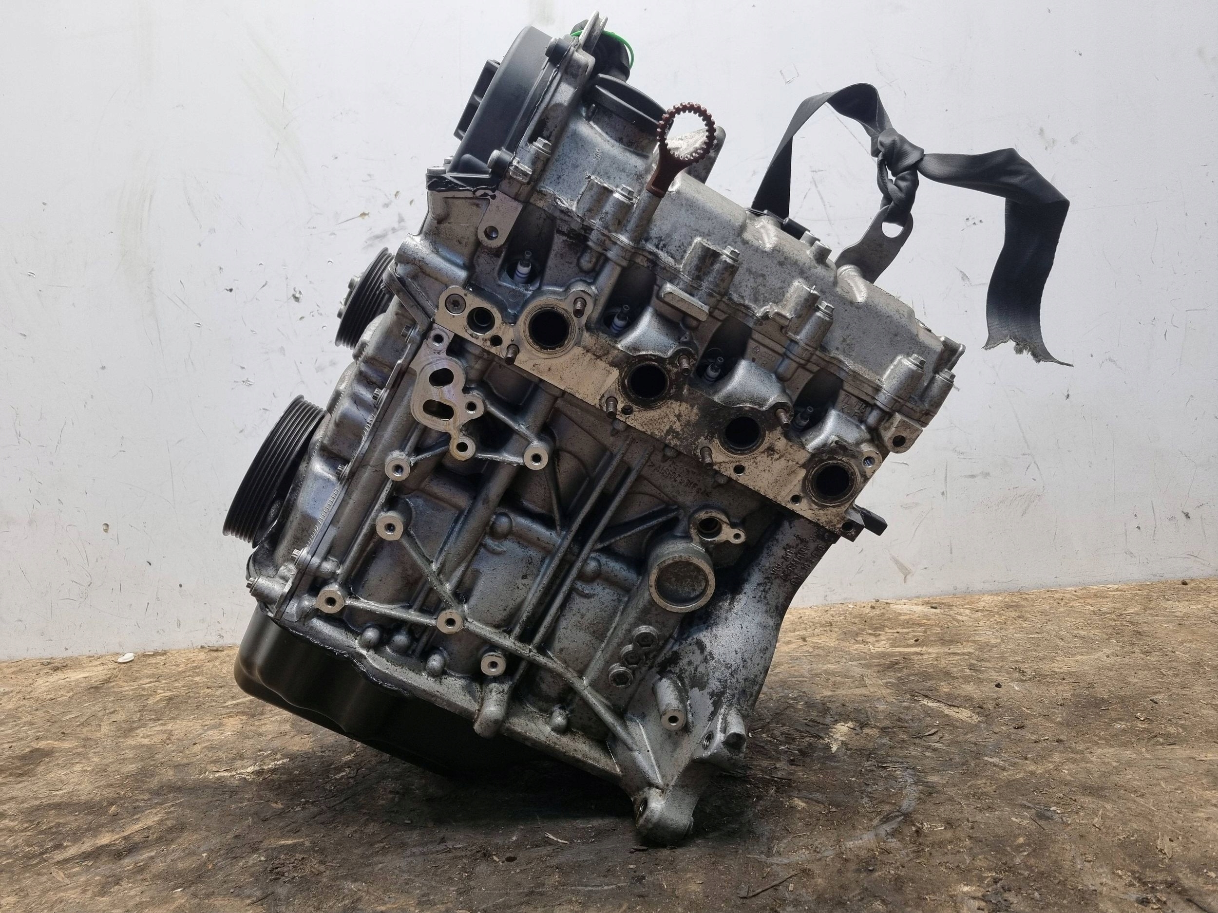 engine CBZ AUDI A3 8P LIFT GOLF VI LEON II OCTAVIA 1.2 TSI unprotected pillar