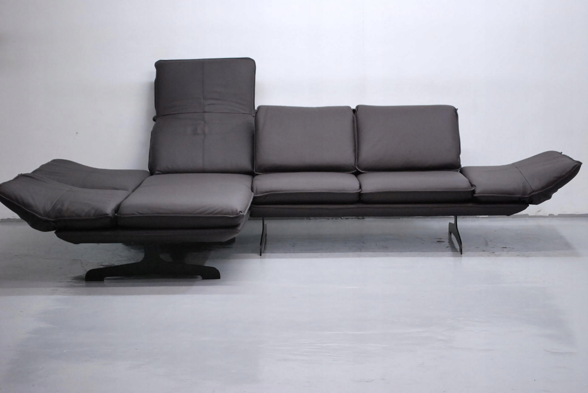 RUG DESIGN wielki NAROŻNIK regulowana wysokość kanapa rogówka skóra natural Wysokość mebla 82 cm