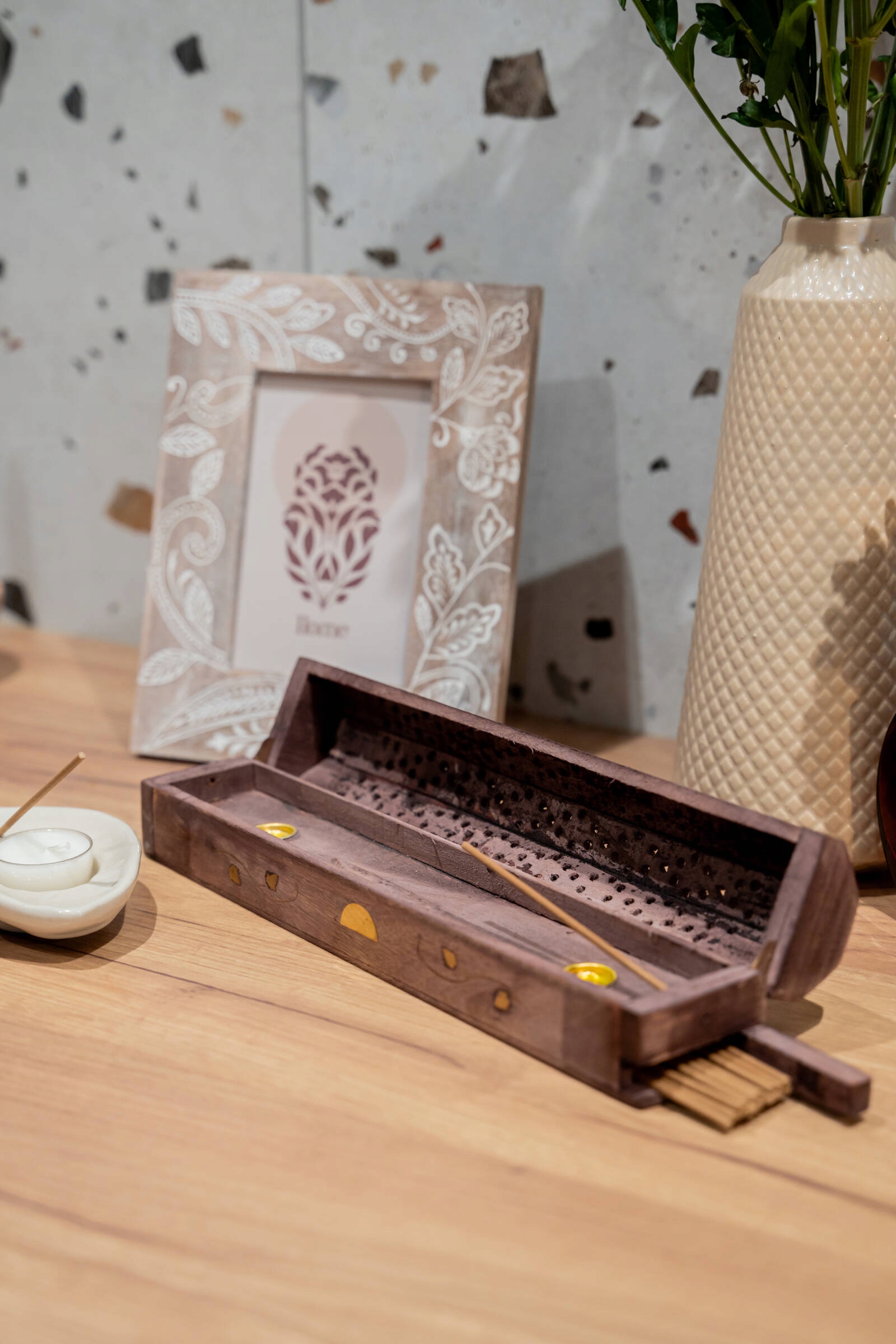 PODSTAWKA NA KADZIDEŁKO drewniana w formie pudełka Szerokość produktu 30 cm