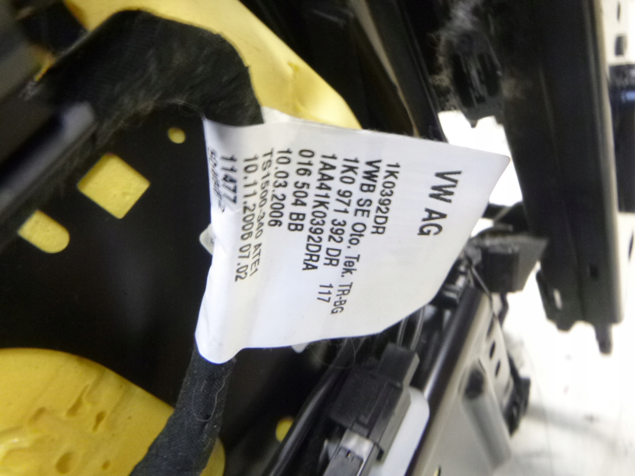 SITZ RECHTS VW GOLF V 1K3881106DF 2006R.
