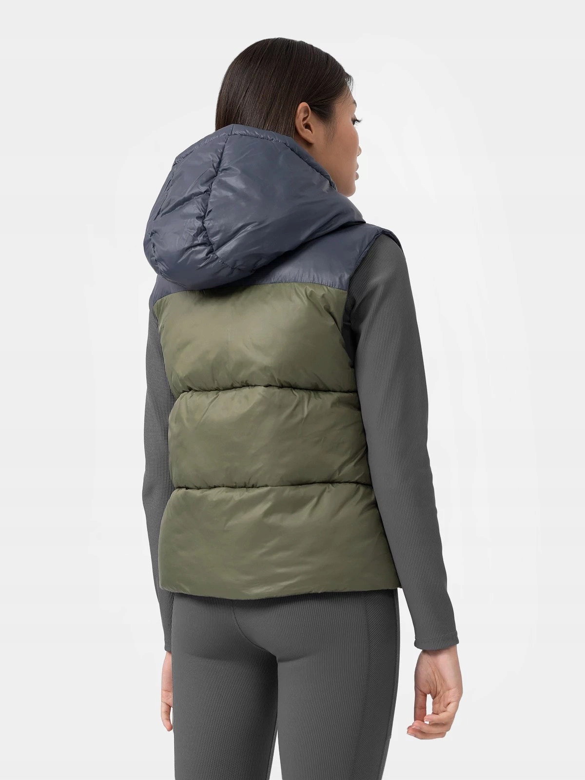 BEZRĘKAWNIK DAMSKI Z KAPTUREM 4F KAMIZELKA SPORTOWA PUCHOWA R. S Model KUDP004