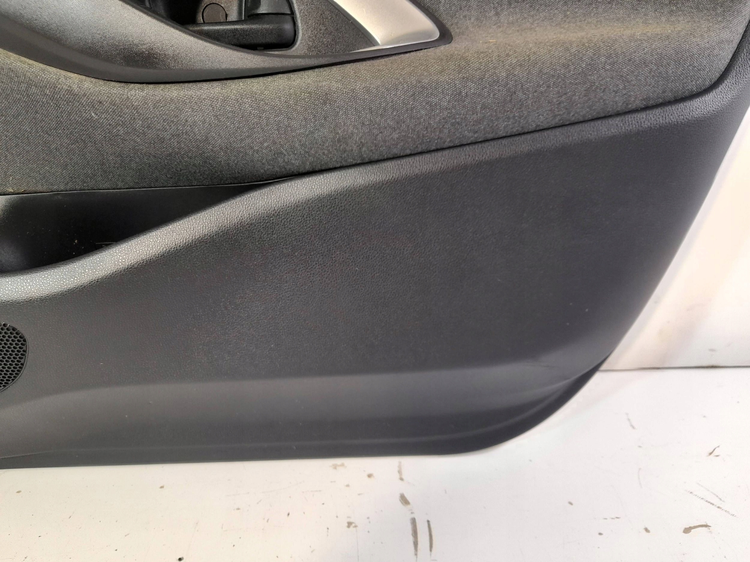 Toyota Yaris Cross side front right 676100DP21C3 (ET215)