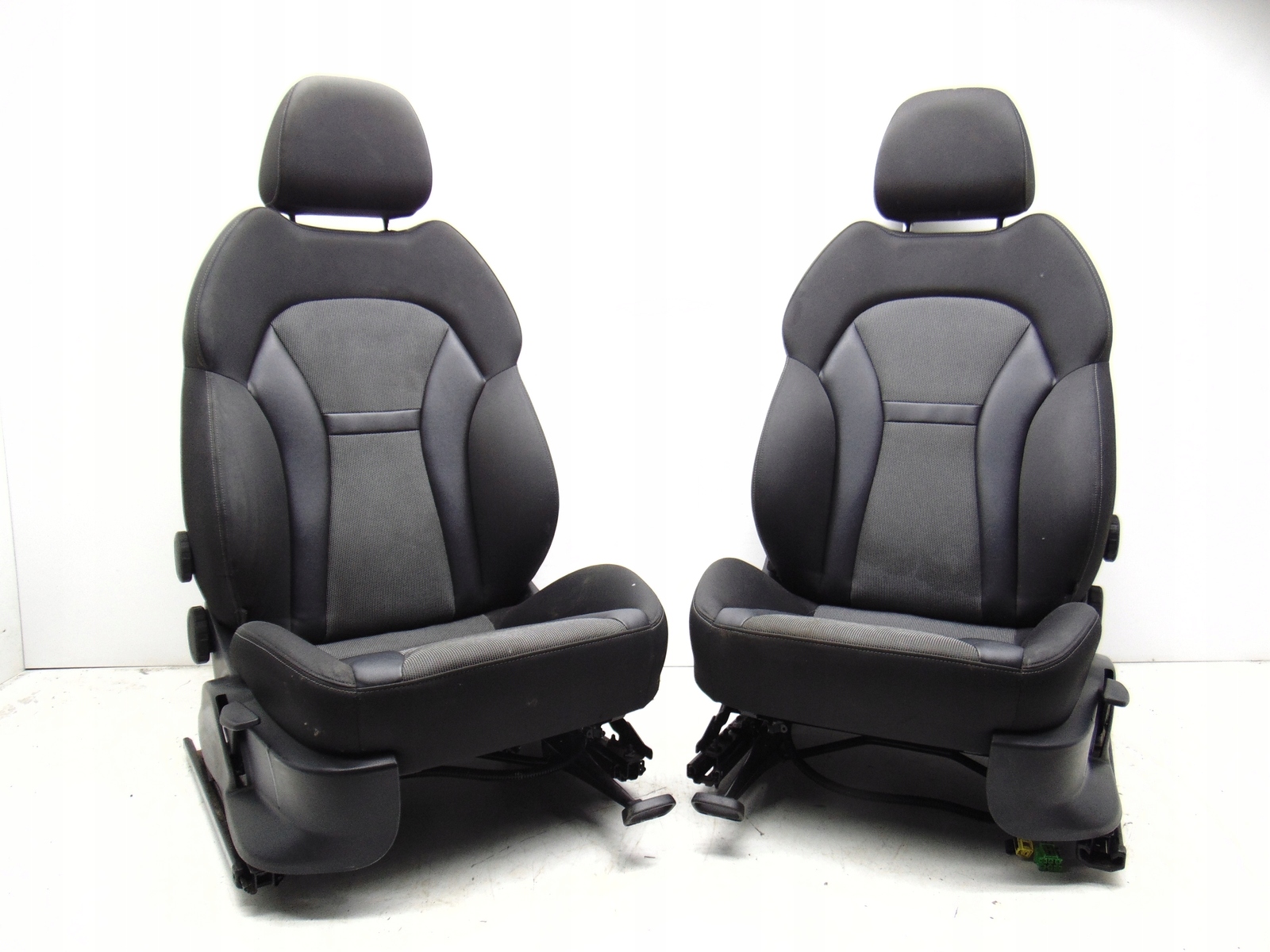 СИДЕНЬЯ ПЕРЕД ЗАД. КОМПЛЕКТ СИДЕНИЕ AUDI A1xd