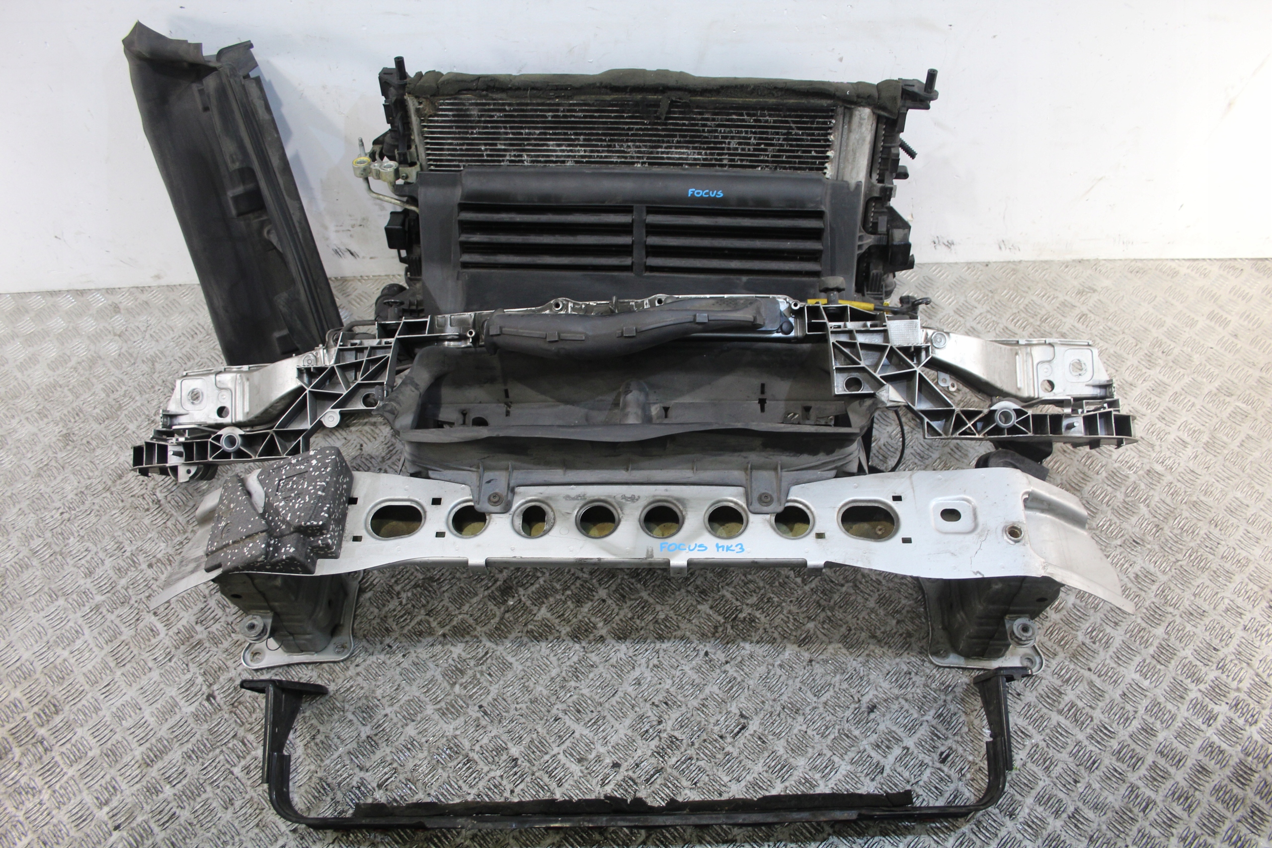 PAS PRZEDNI CHŁODNICE FORD FOCUS MK3 1,6 T