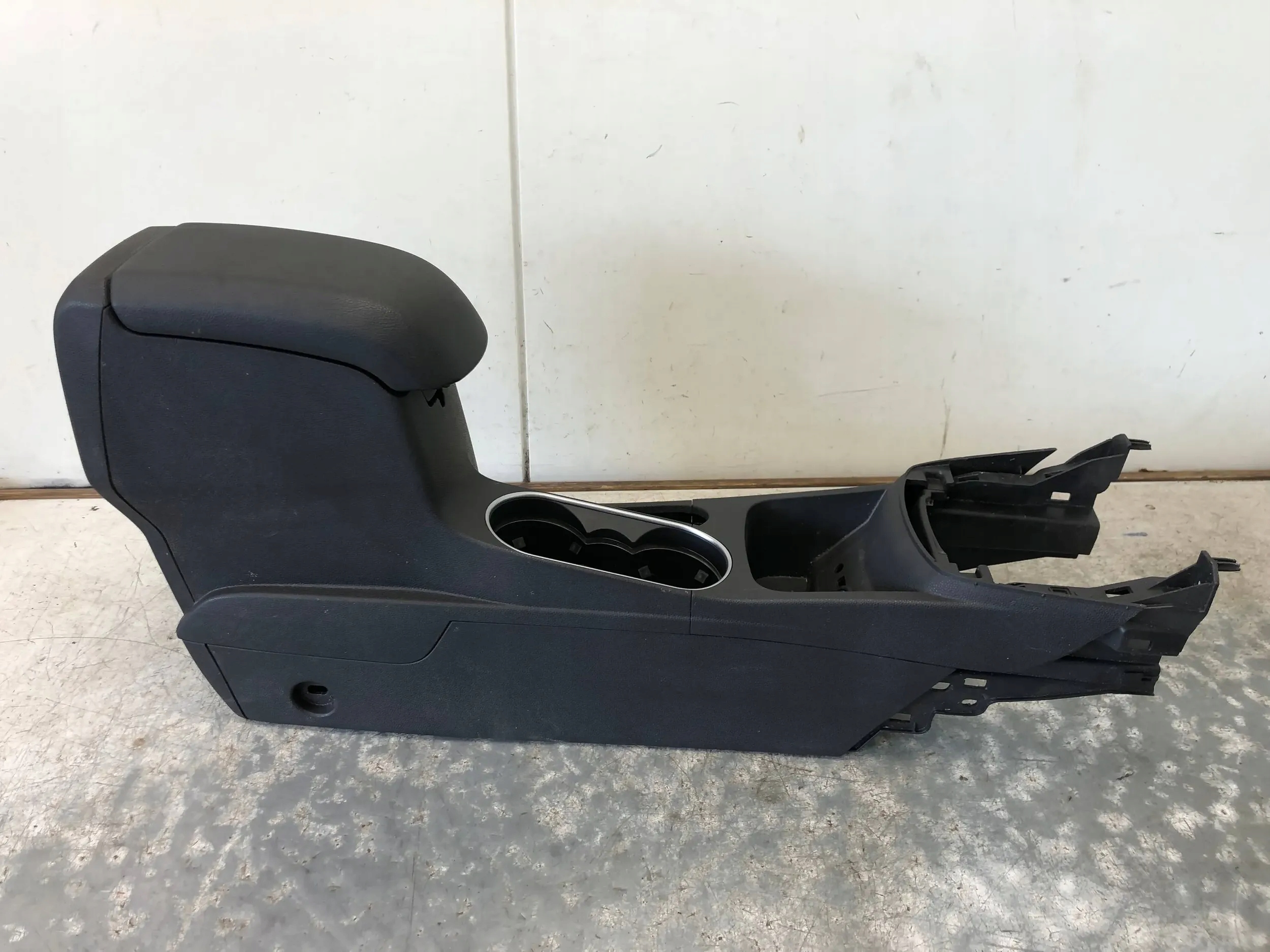 TUNEL central armrest FORD FIESTA MK7