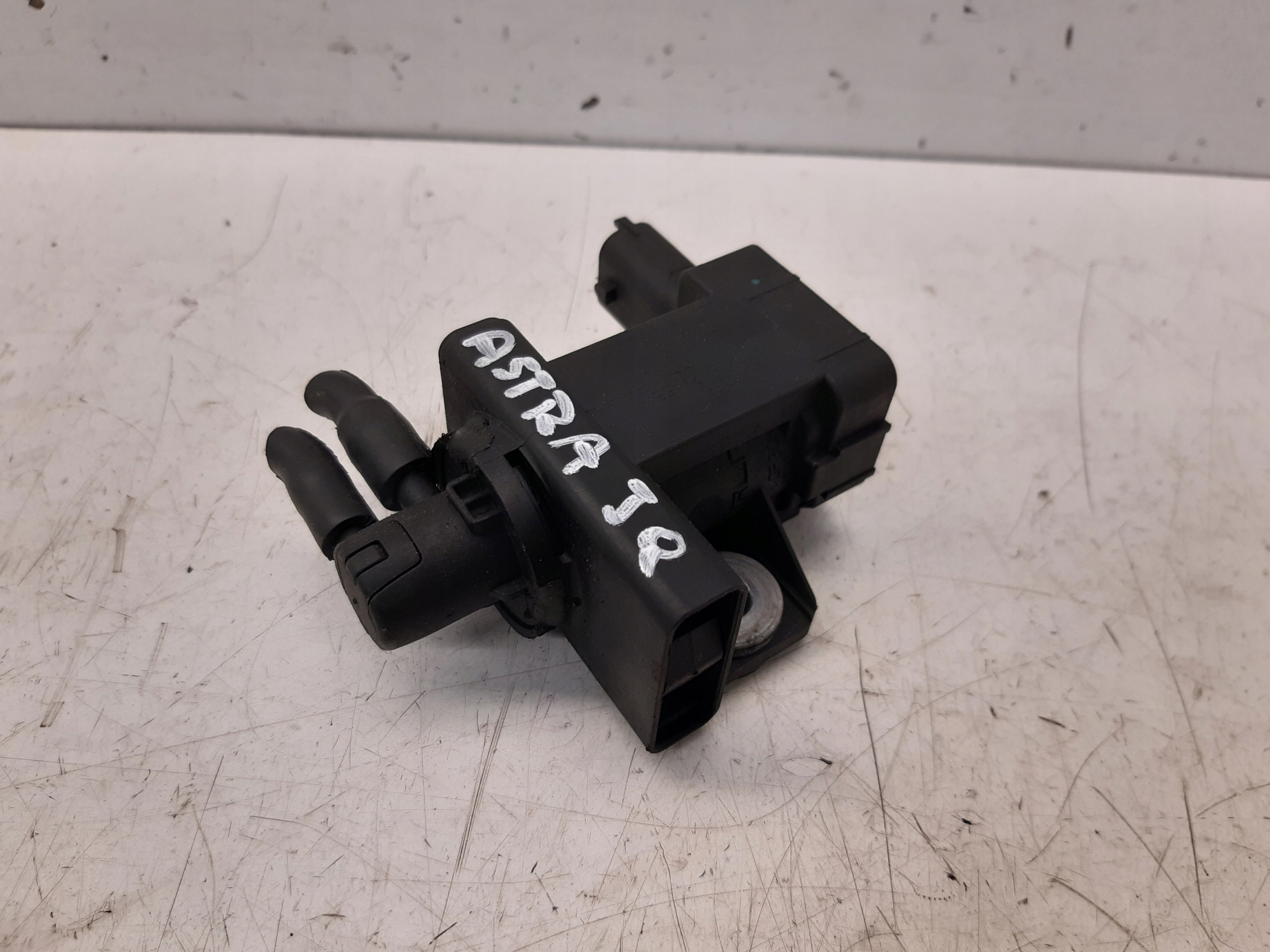 Vanne à vide 55576356 Opel Astra J