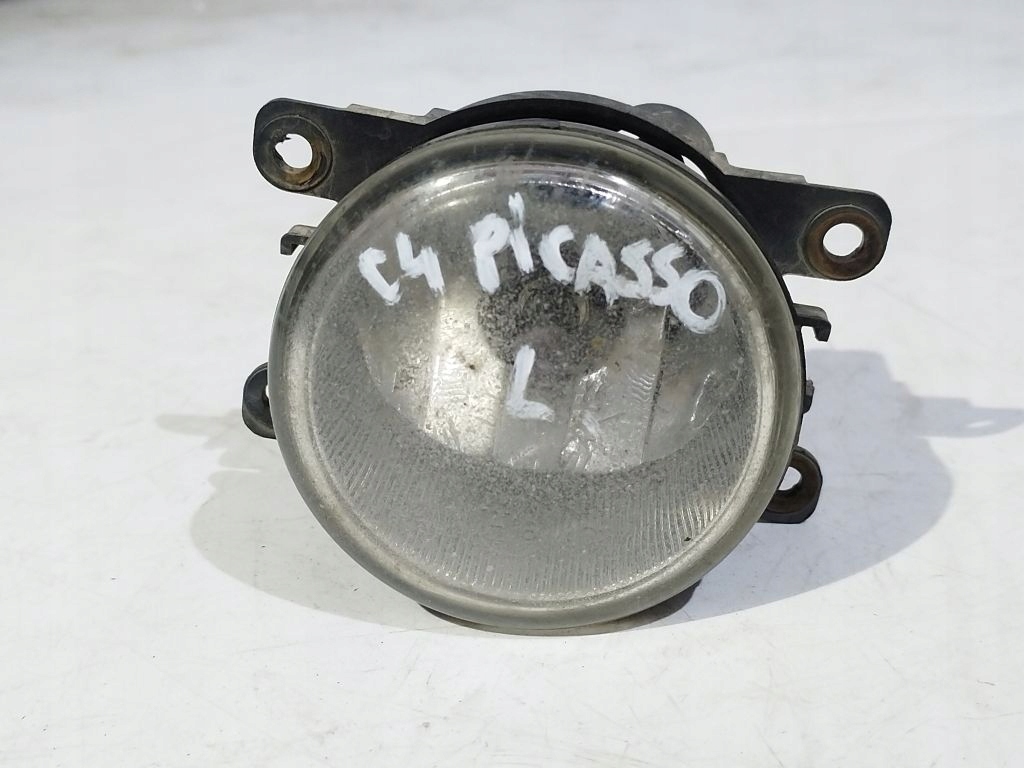 Citroen C4 Picasso and fog light left