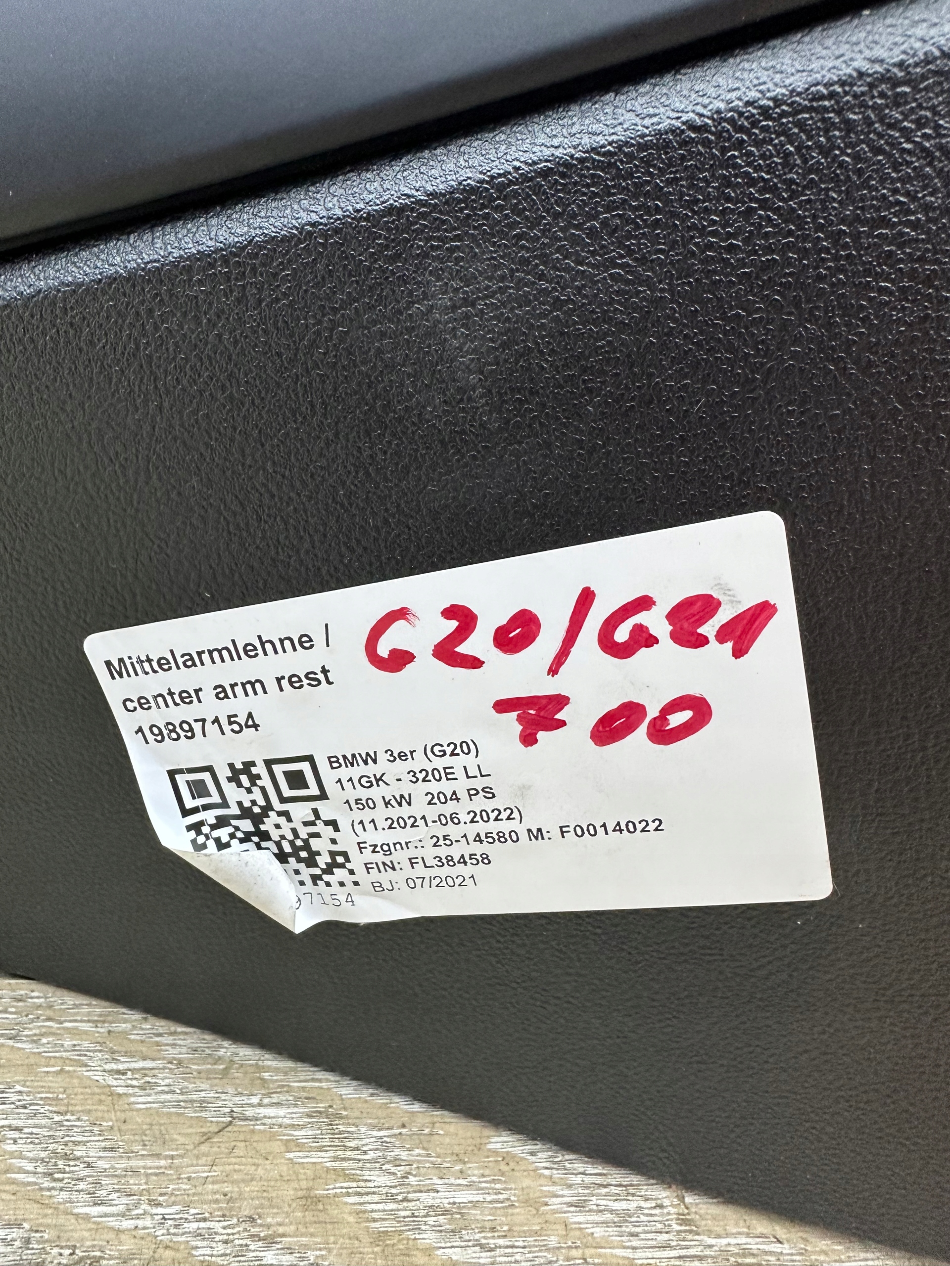 BMW G20 G21 - TUNEL central armrest black
