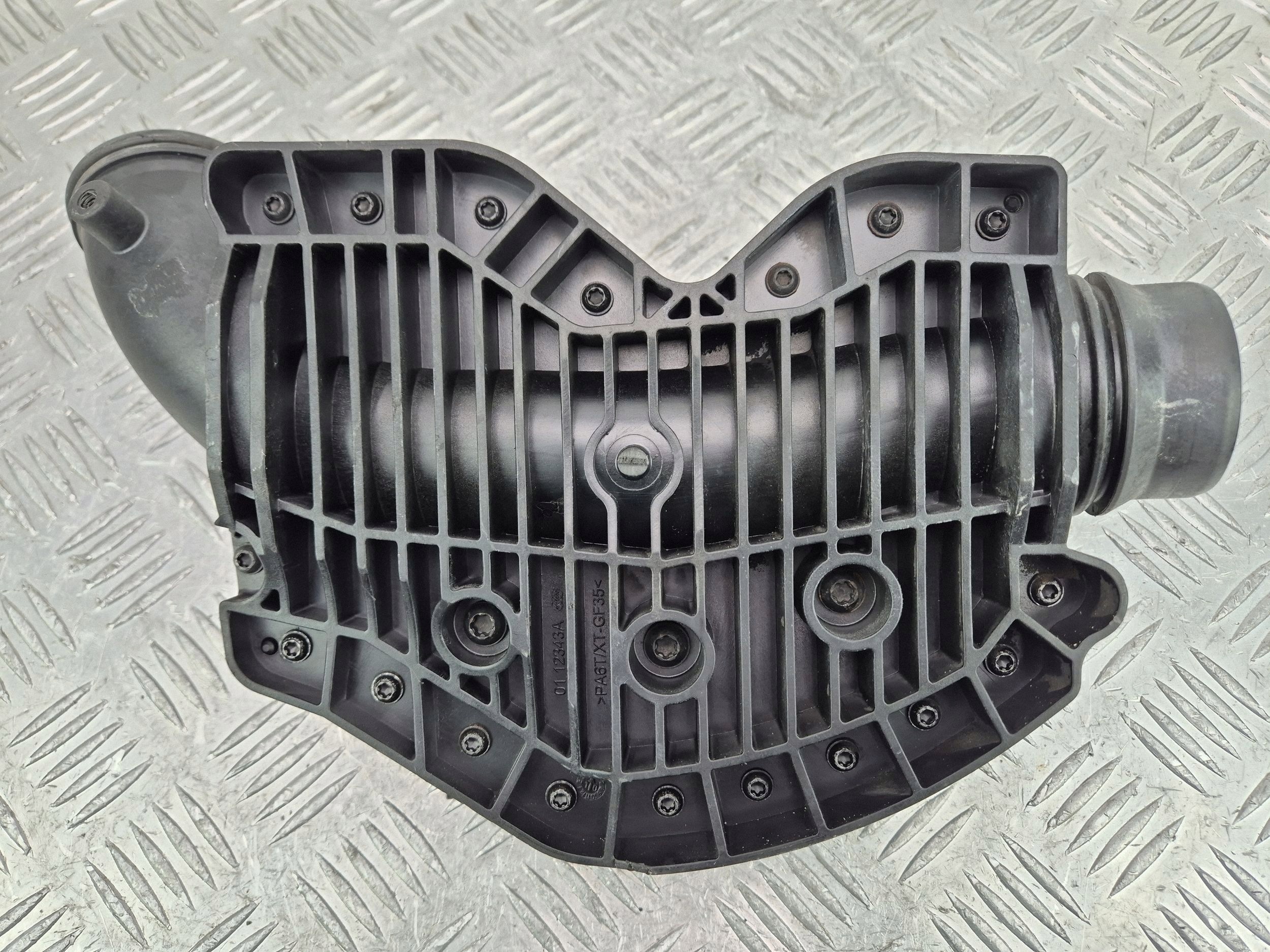 Mercedes E300 CDI W212 Rezonator ansaug 642.850 A6421402787