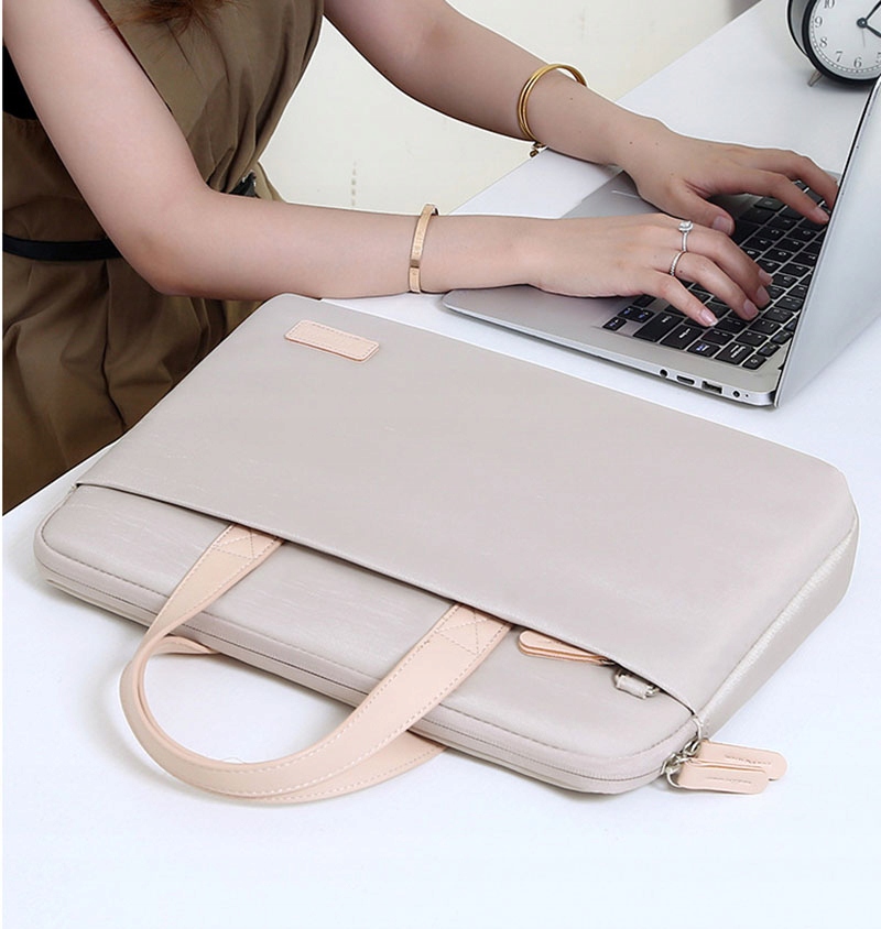 DAMSKA TORBA NA LAPTOPA 15,6” NA RAMIĘ LEKKA Marka bez marki