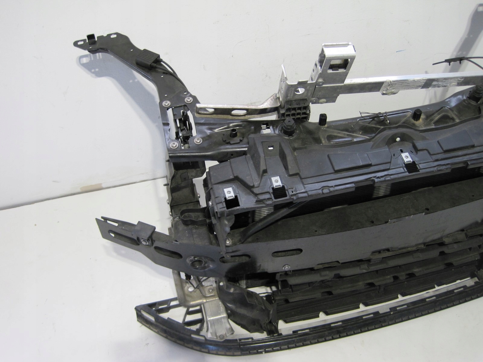 Pas przedni chłodnice MINI F56 ELEKTRYK Numer katalogowy części PAS  MINI F56 EV