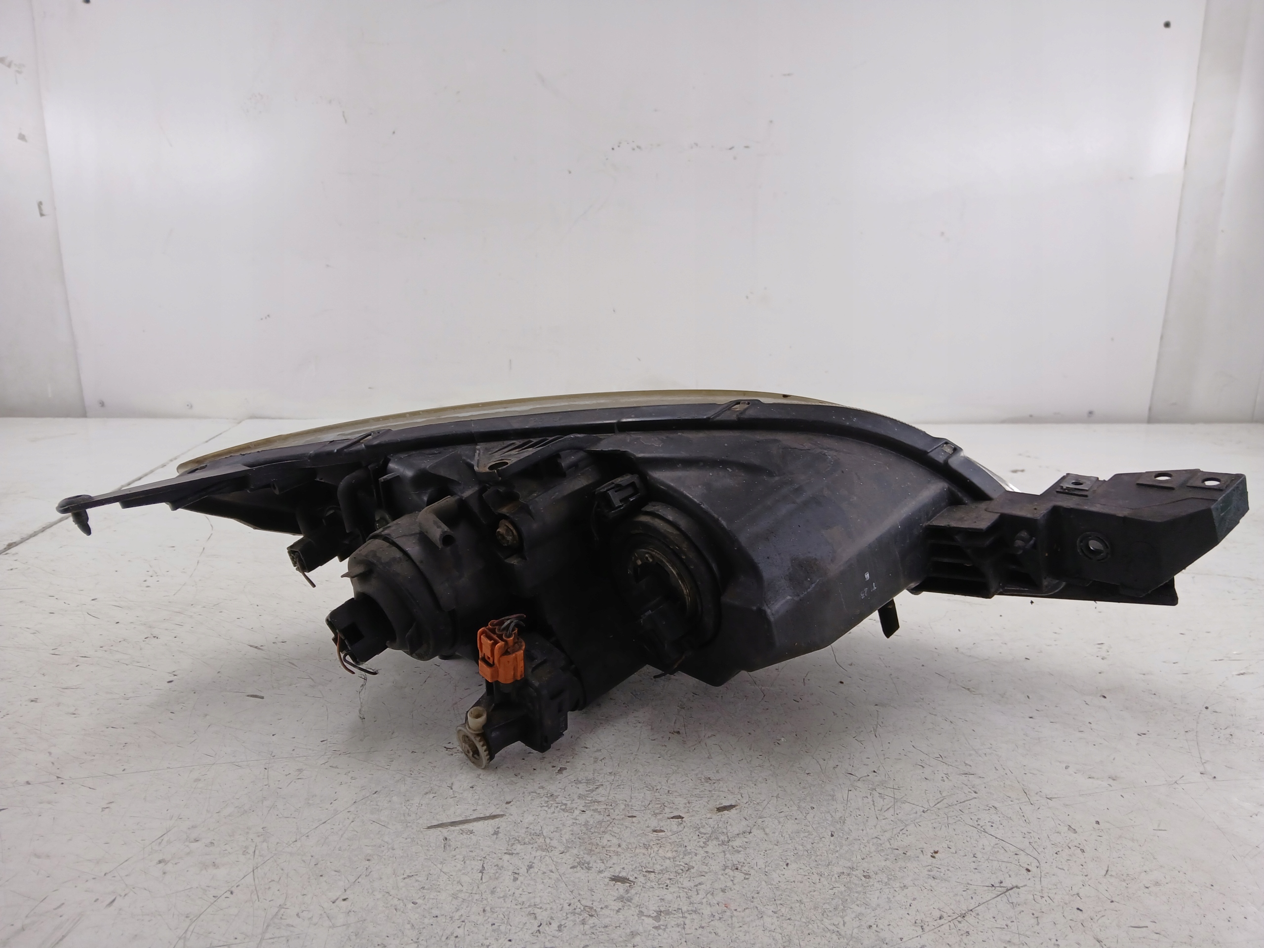MAZDA 3 BK and light left front lens