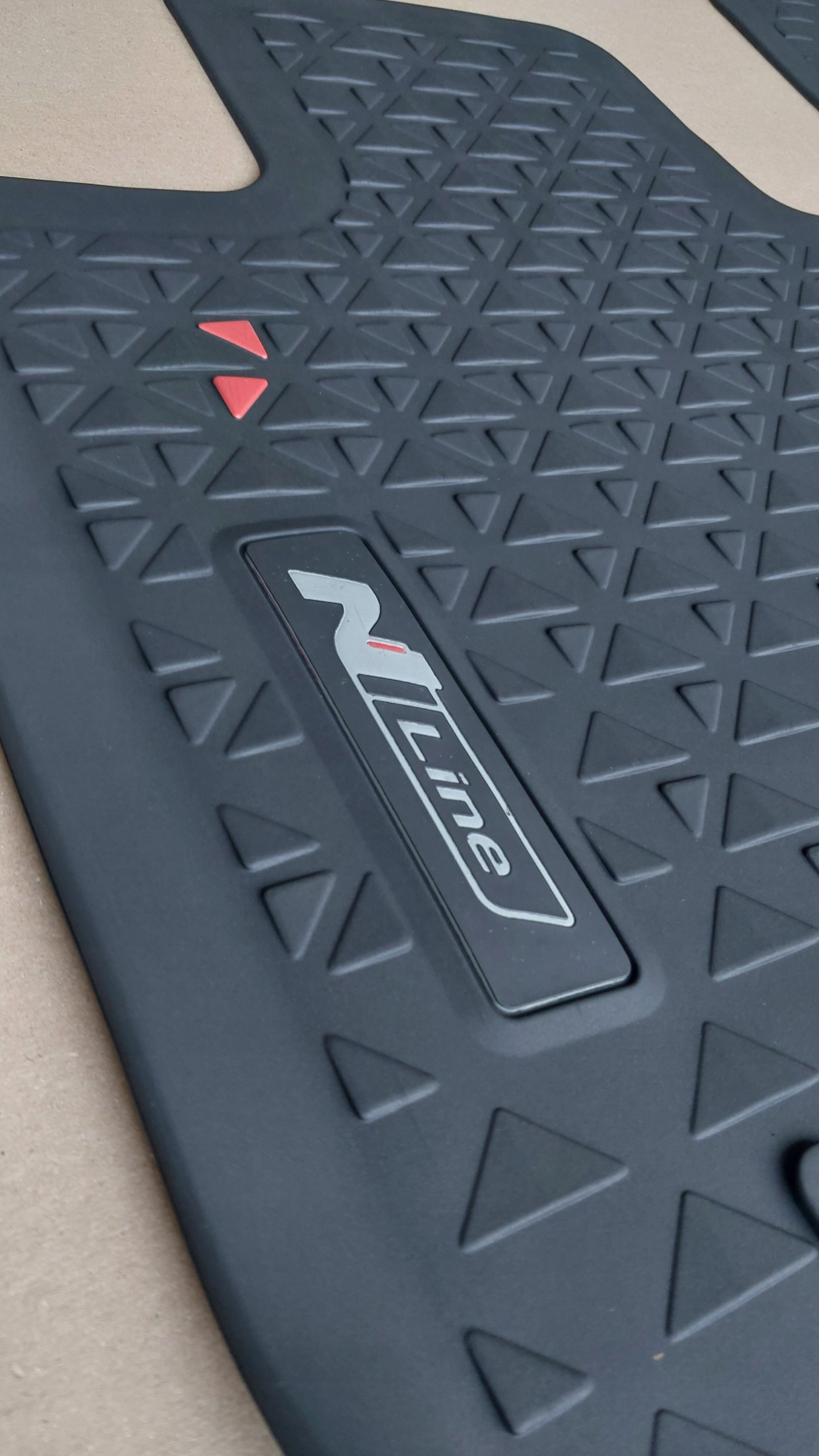 DYWANIKI GUMOWE HYUNDAI TUCSON NX4 N LINE HYBRID Numer katalogowy producenta CZ131ADE00NL