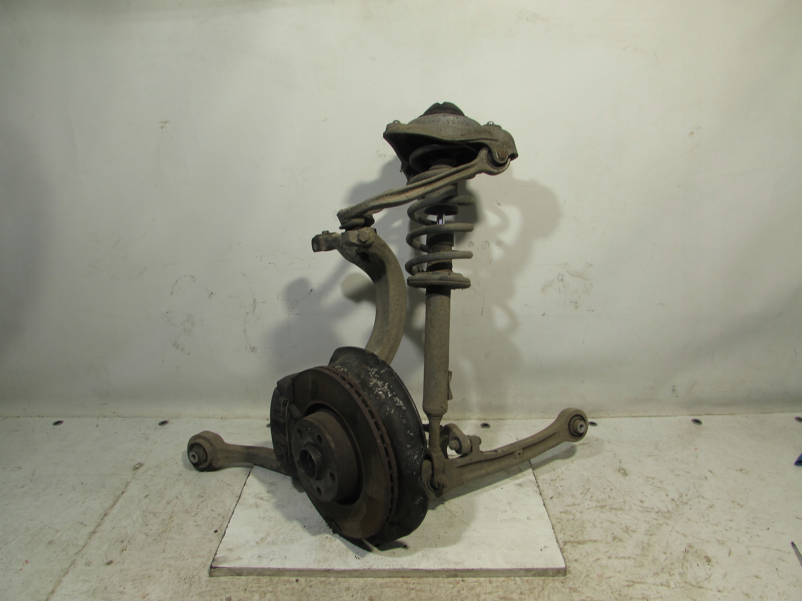 MCPERSON передний правый AUDI A6 C6 2.0 TDI