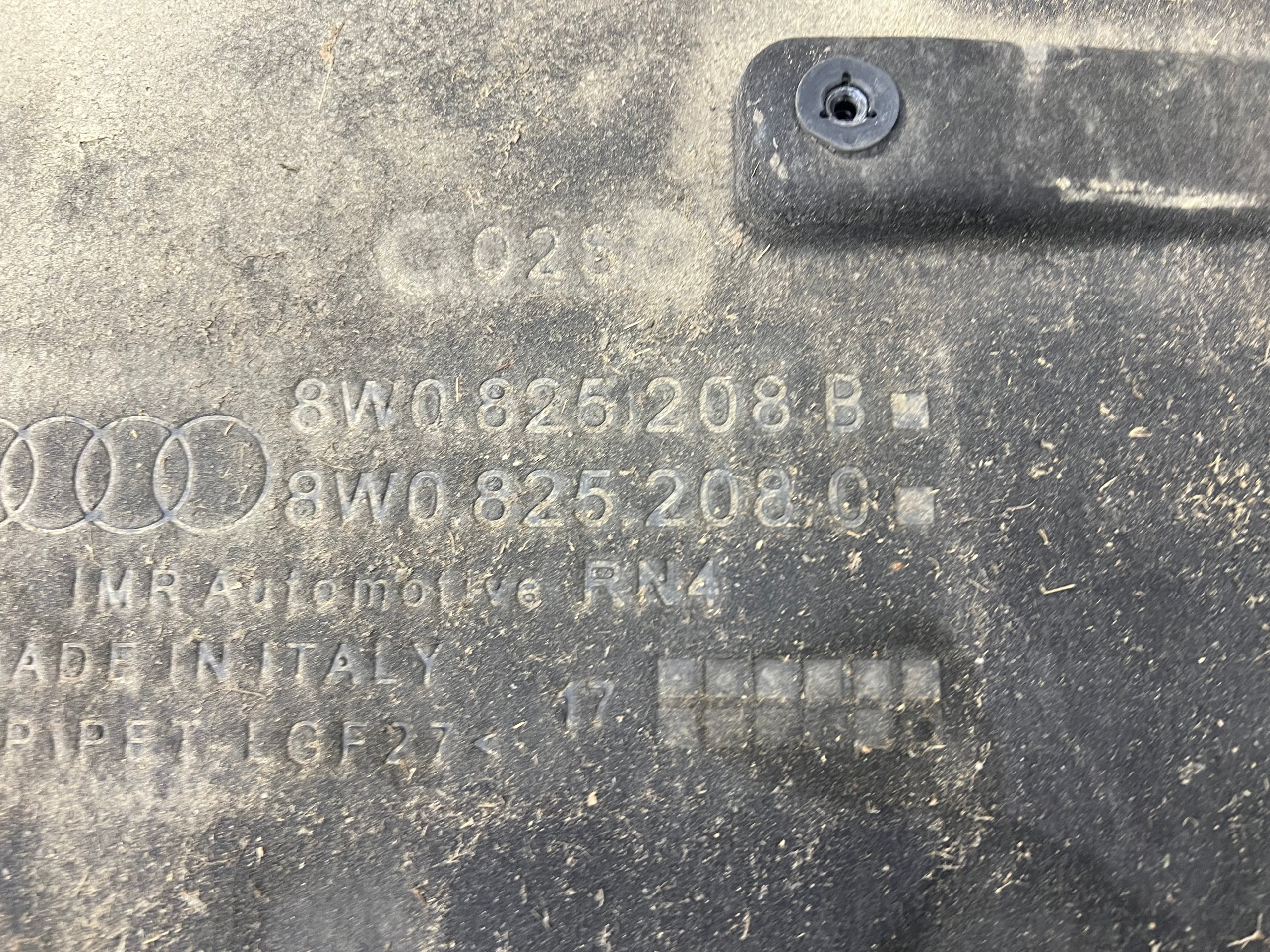 cover chassis right AUDI A4 B9 8w0 8W0825208B