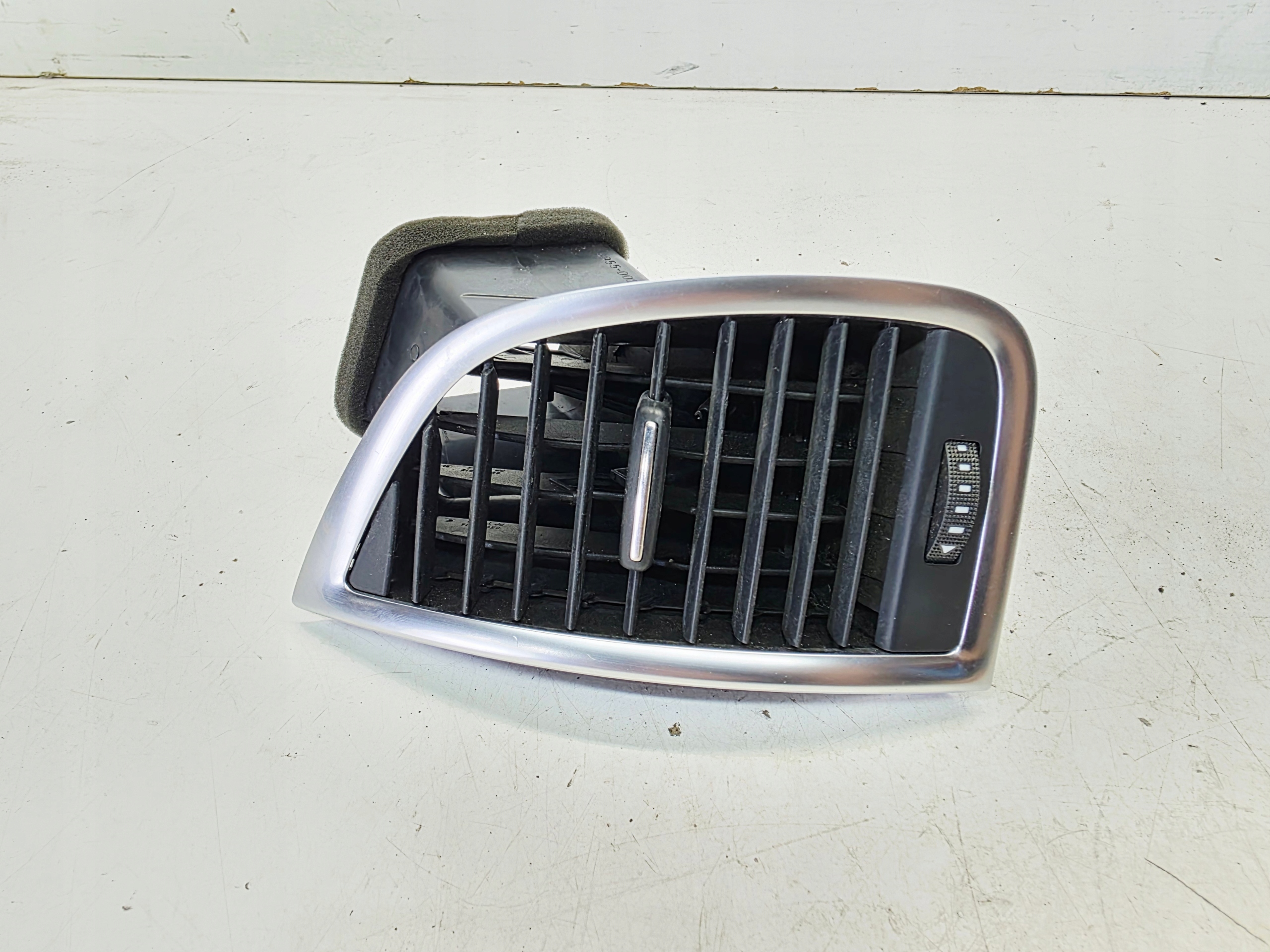 grid air conditioning devices left AUDI Q7 4L 4L0820901