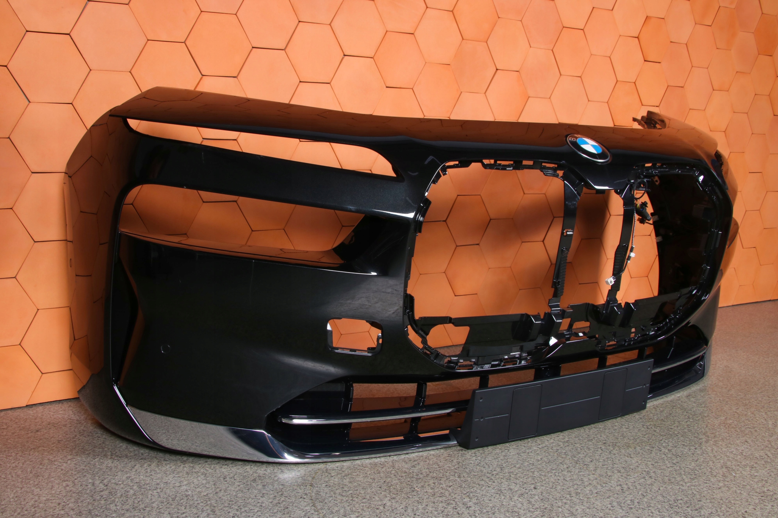BMW 7 G70 i7 bumper front front colour 475