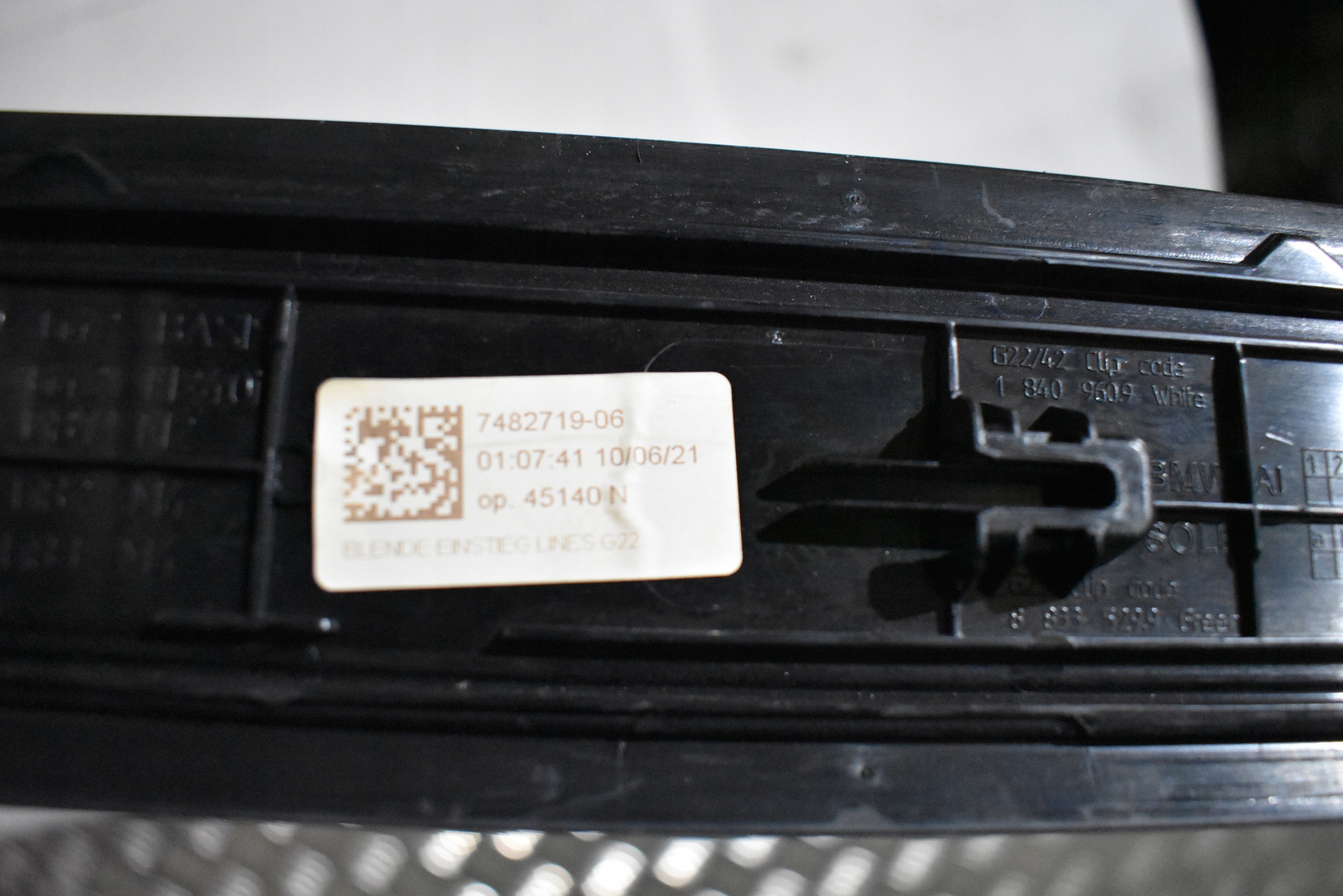moulding cap threshold right BMW G22 G23 1