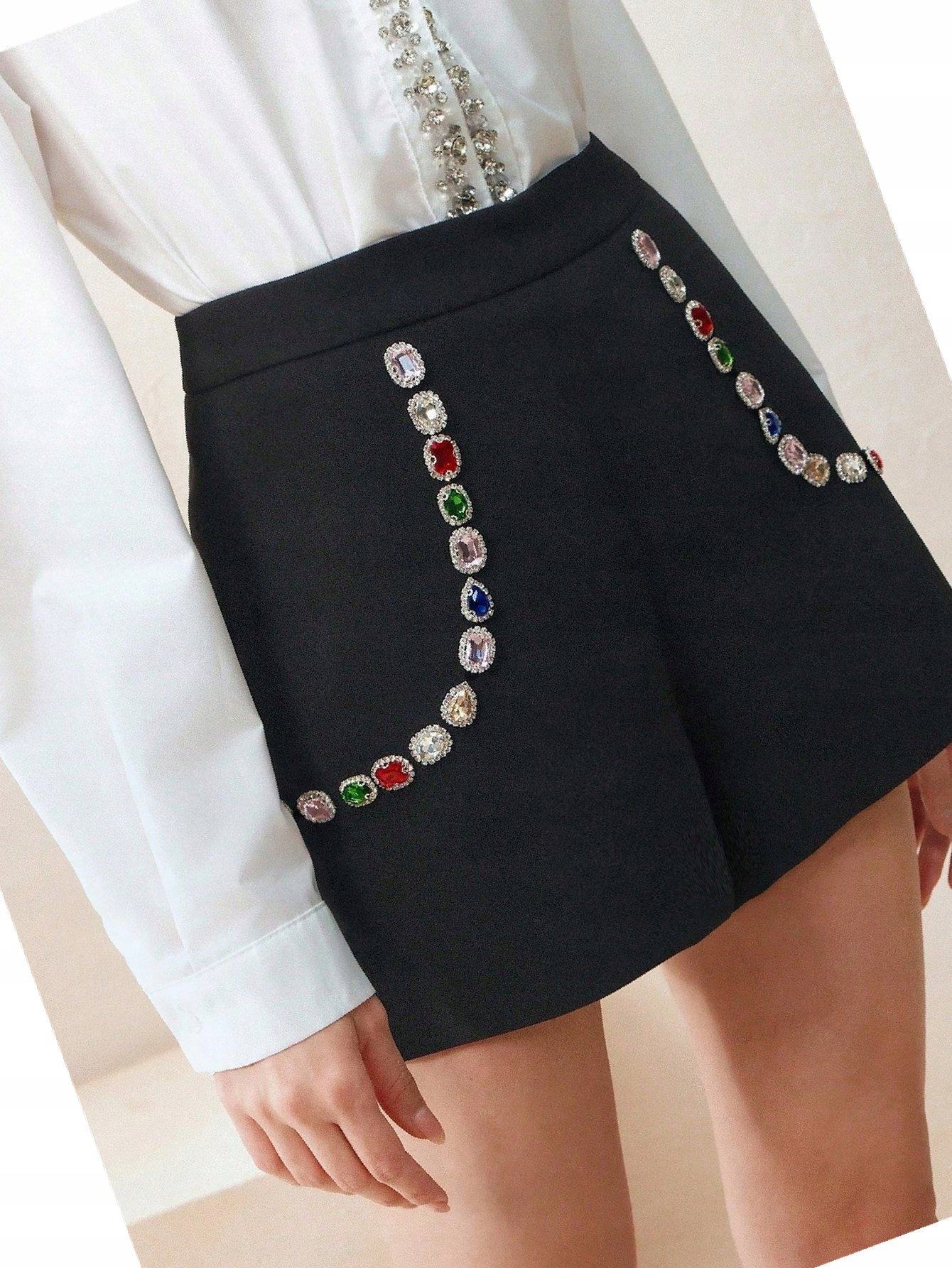 Kraťasy Výstupní s černými zdobenými zirkony Anewsta XL 42