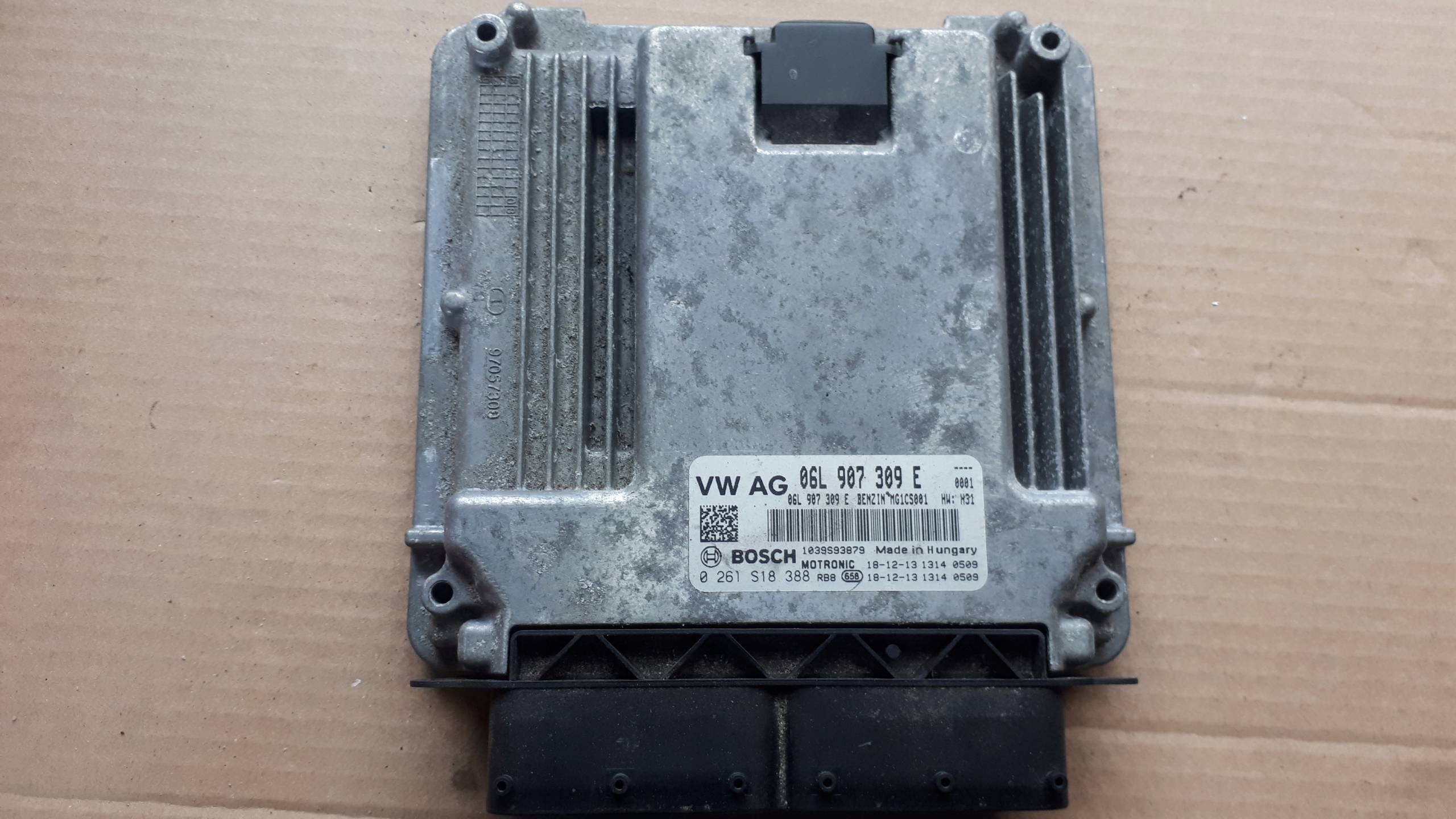A4 B9 8W computer control unit of the engine 2.0 TFSI A5